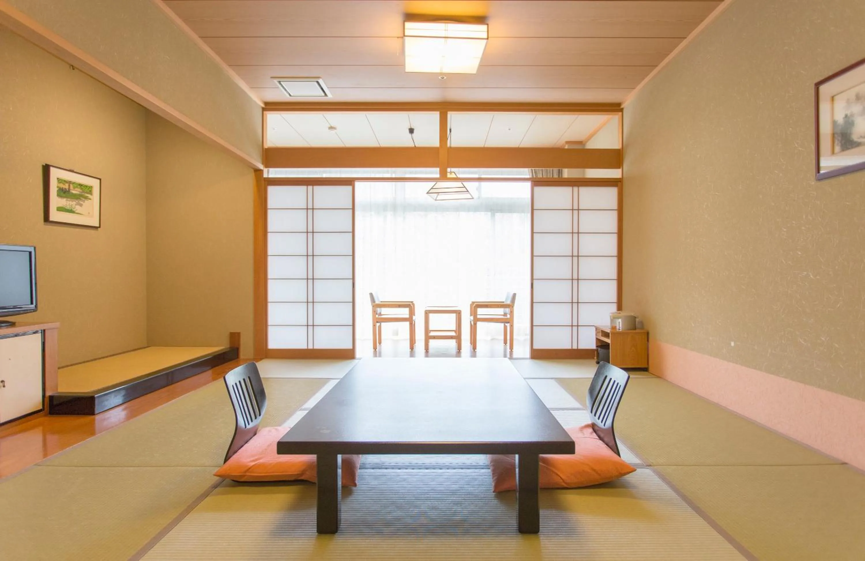 Photo of the whole room in Arima Kirari