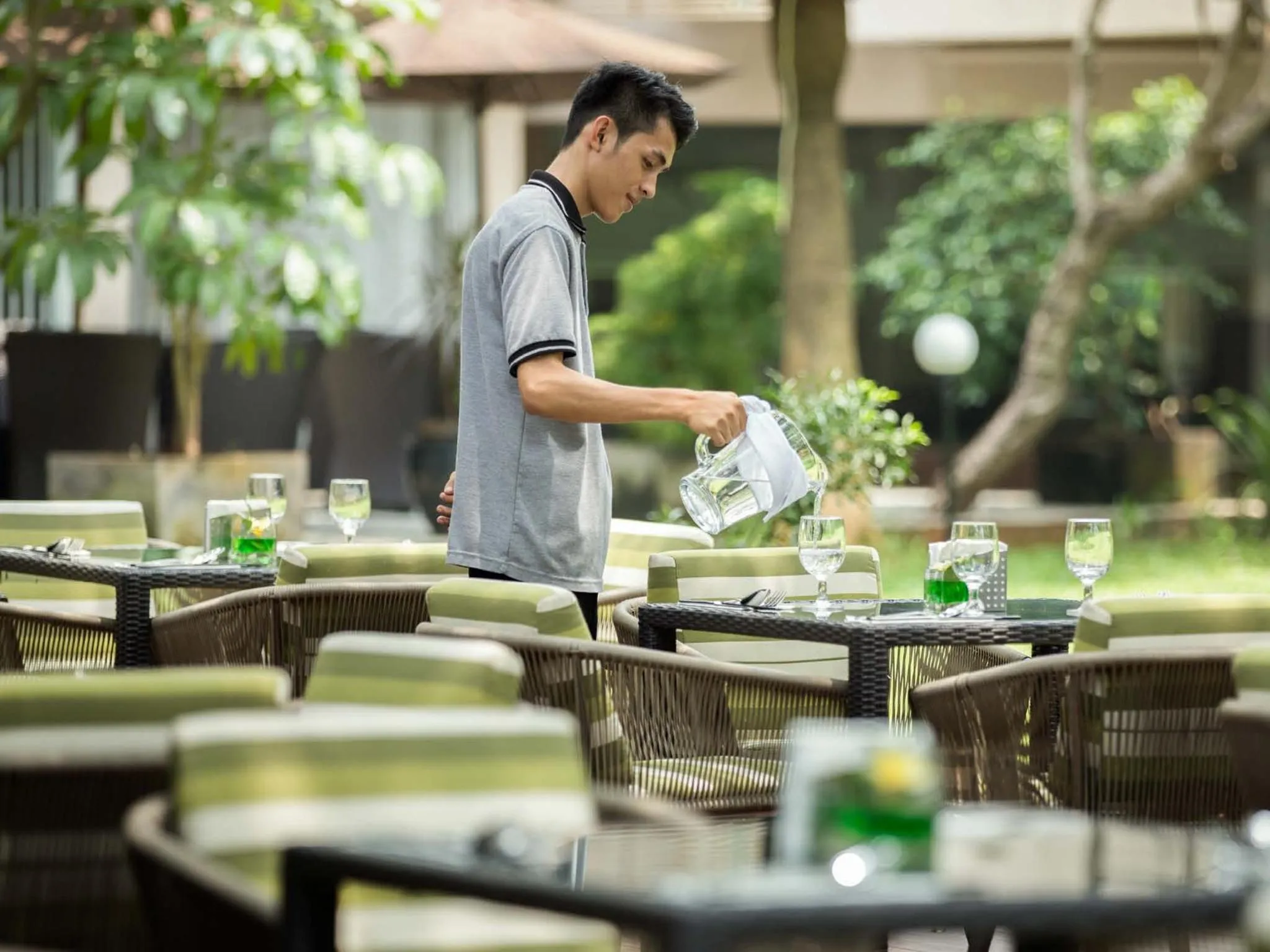 Restaurant/places to eat in Delonix Hotel Karawang