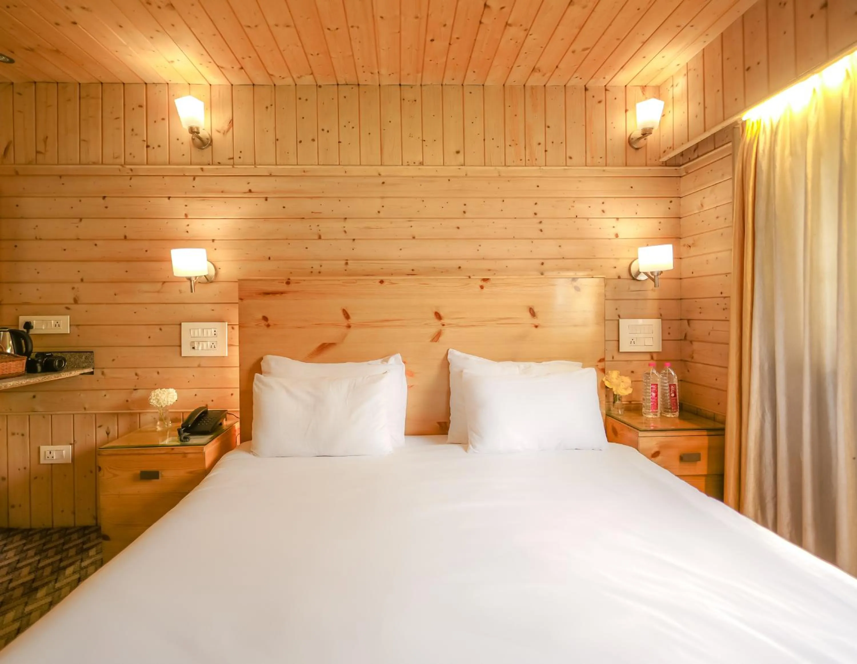 Bedroom, Bed in Hotel Mirage