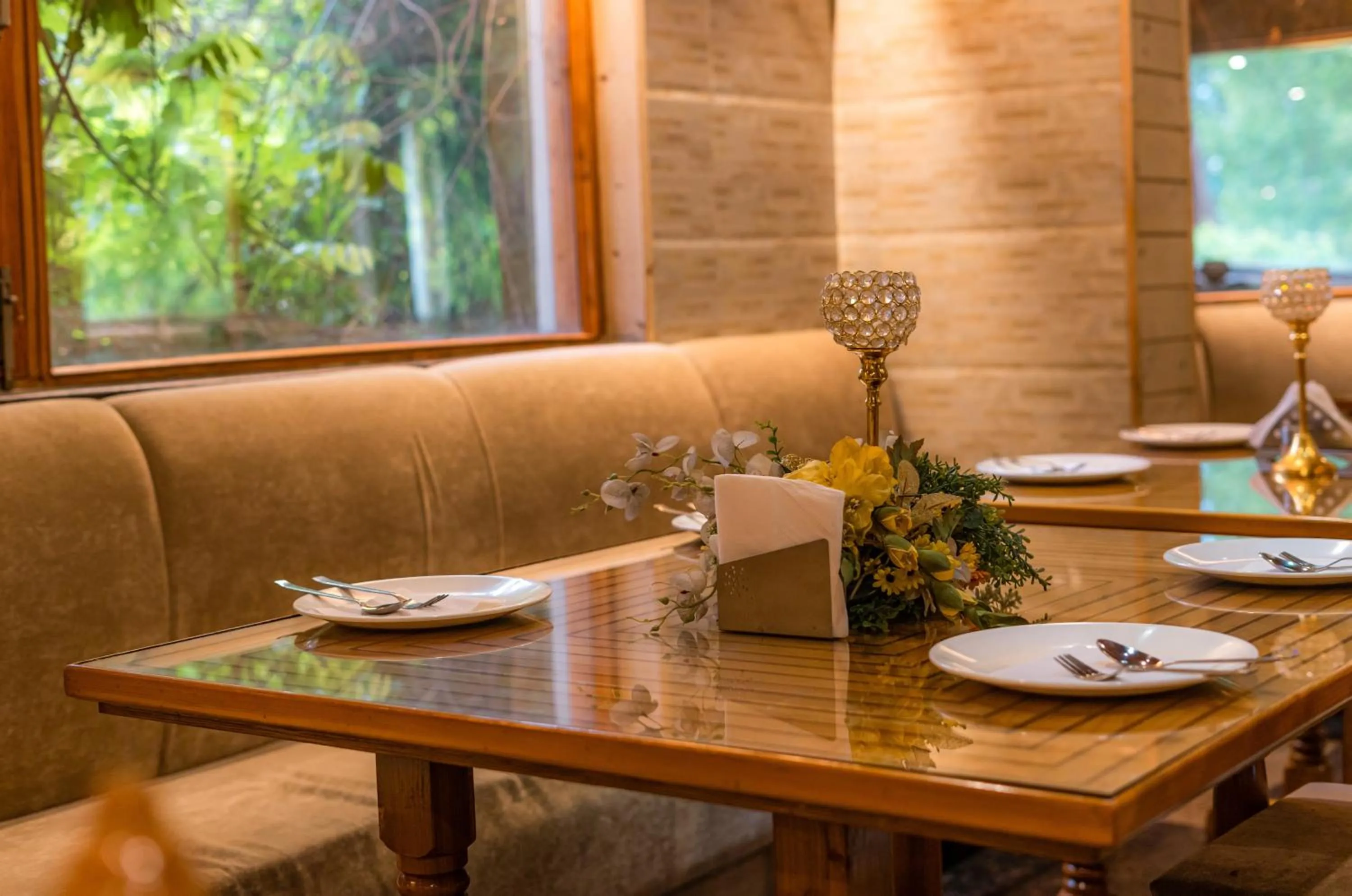 Restaurant/places to eat in Hotel Mirage