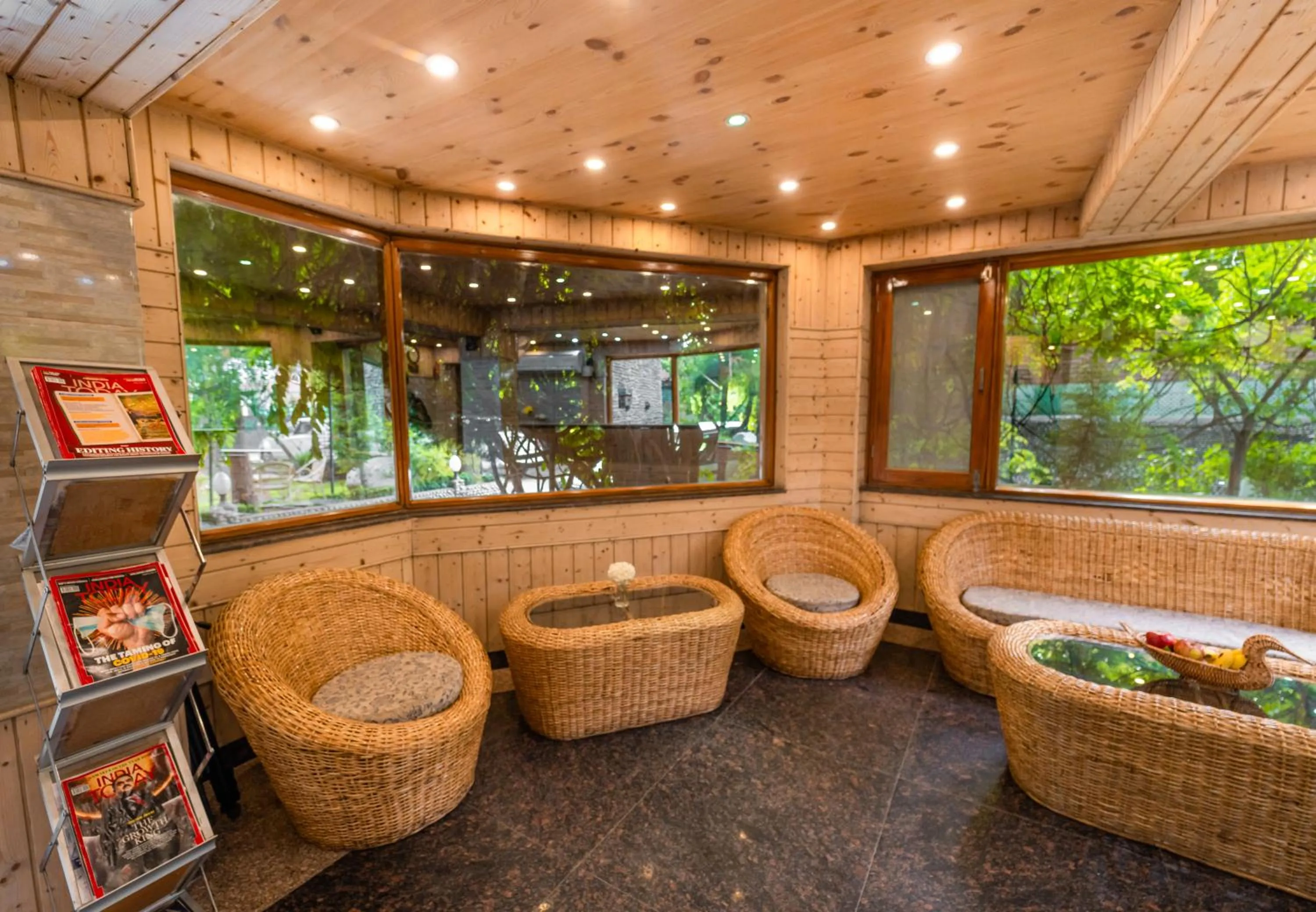 Restaurant/places to eat in Hotel Mirage