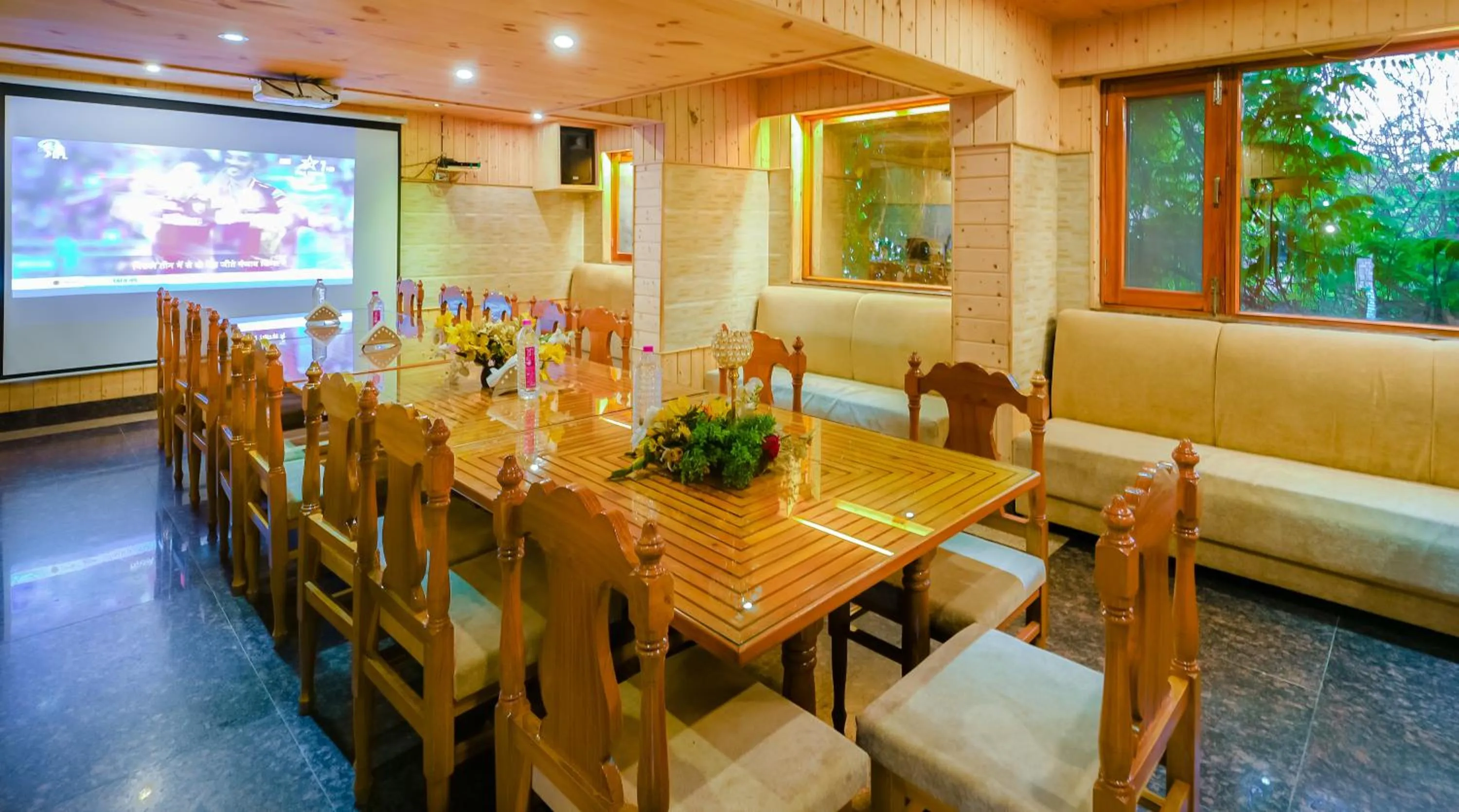 Restaurant/places to eat in Hotel Mirage