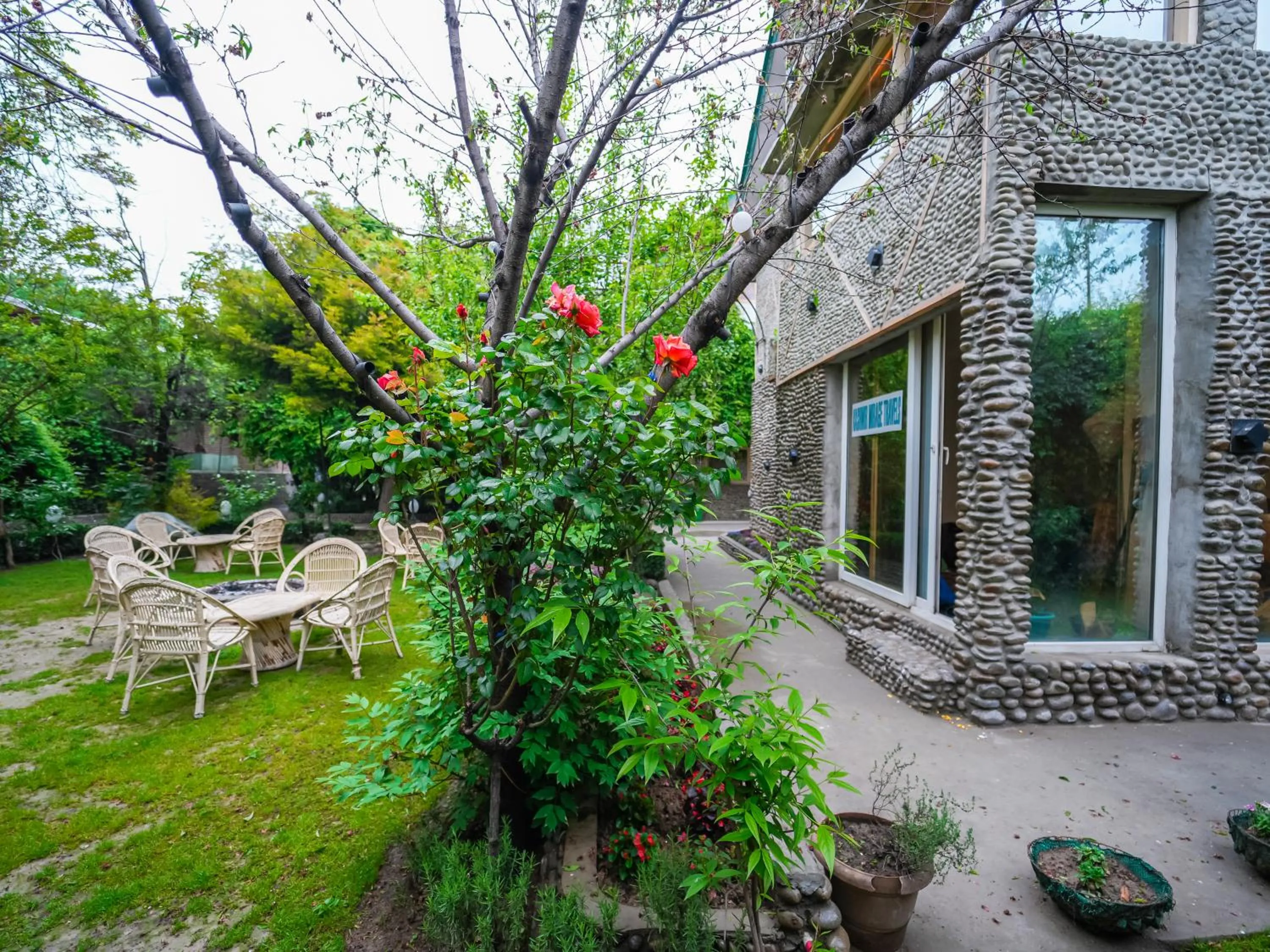 Restaurant/places to eat in Hotel Mirage