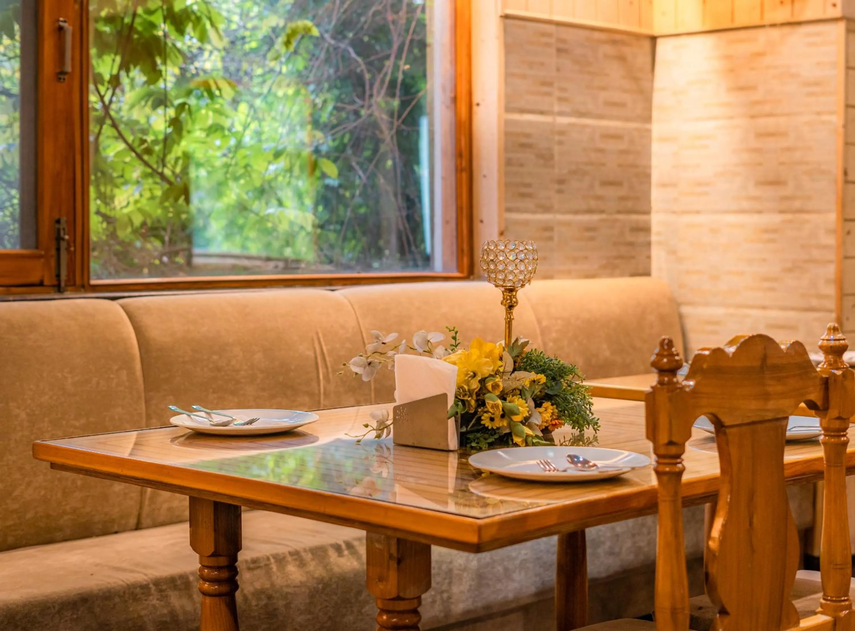 Restaurant/places to eat in Hotel Mirage