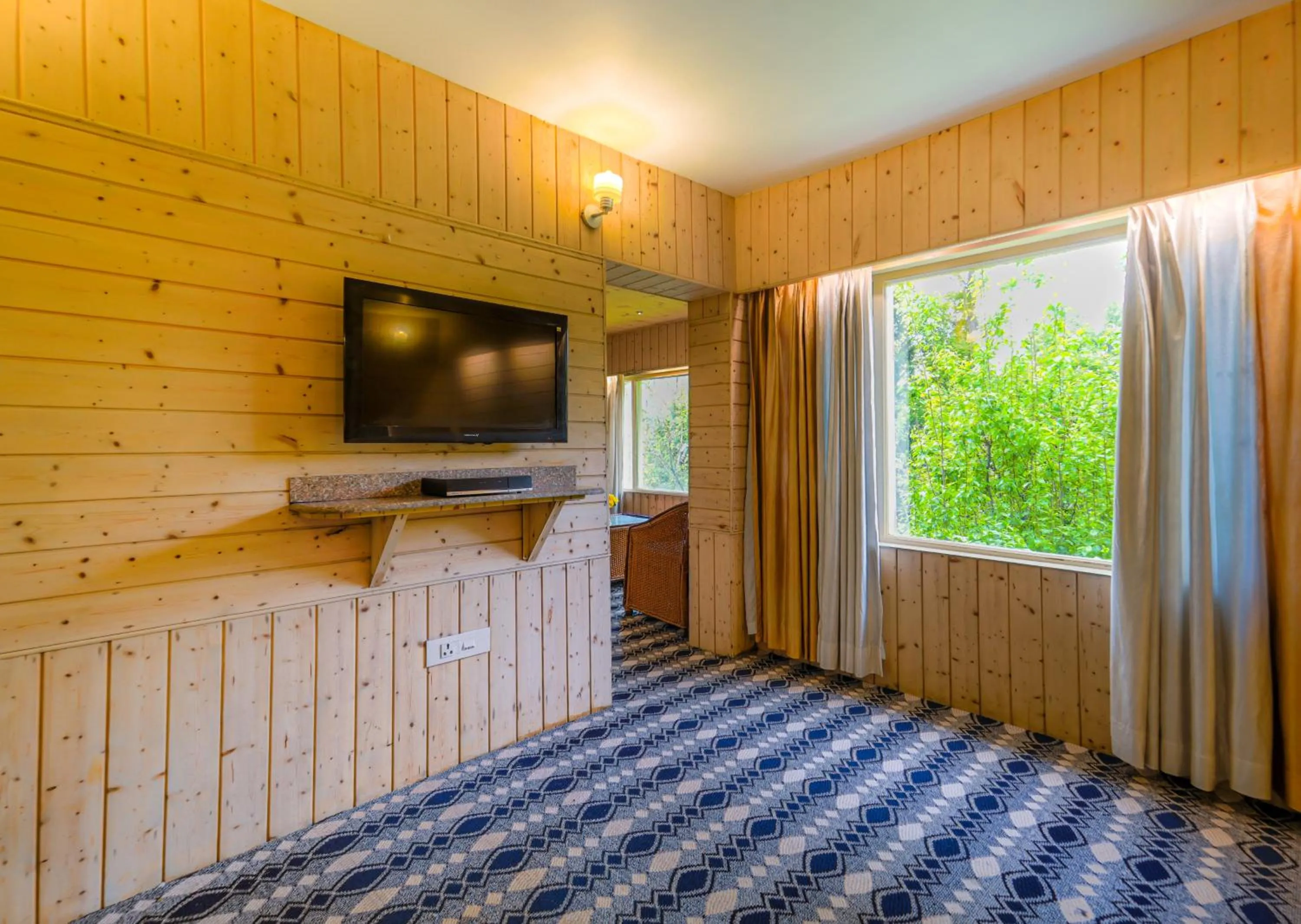 TV and multimedia in Hotel Mirage