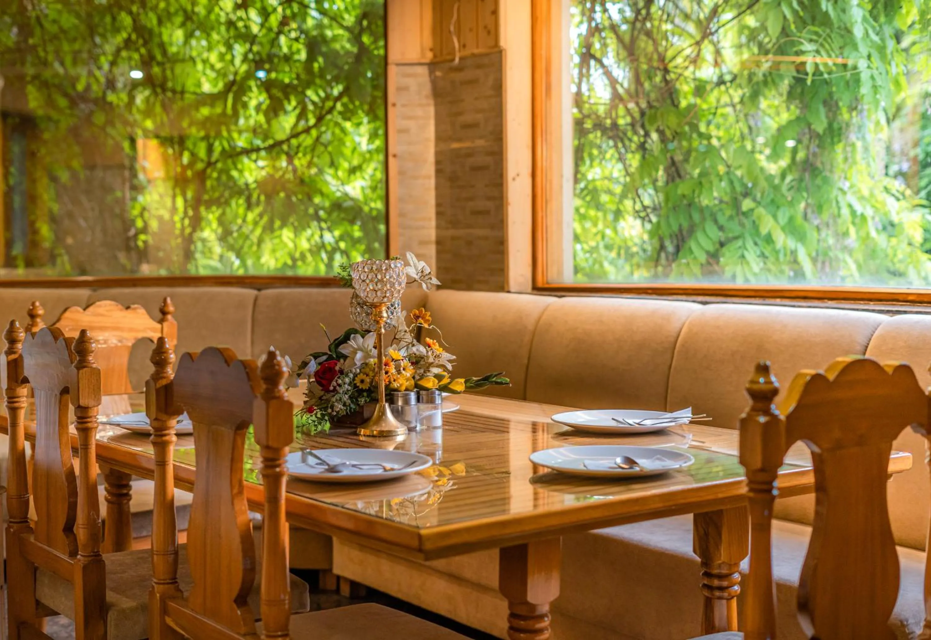 Restaurant/places to eat in Hotel Mirage