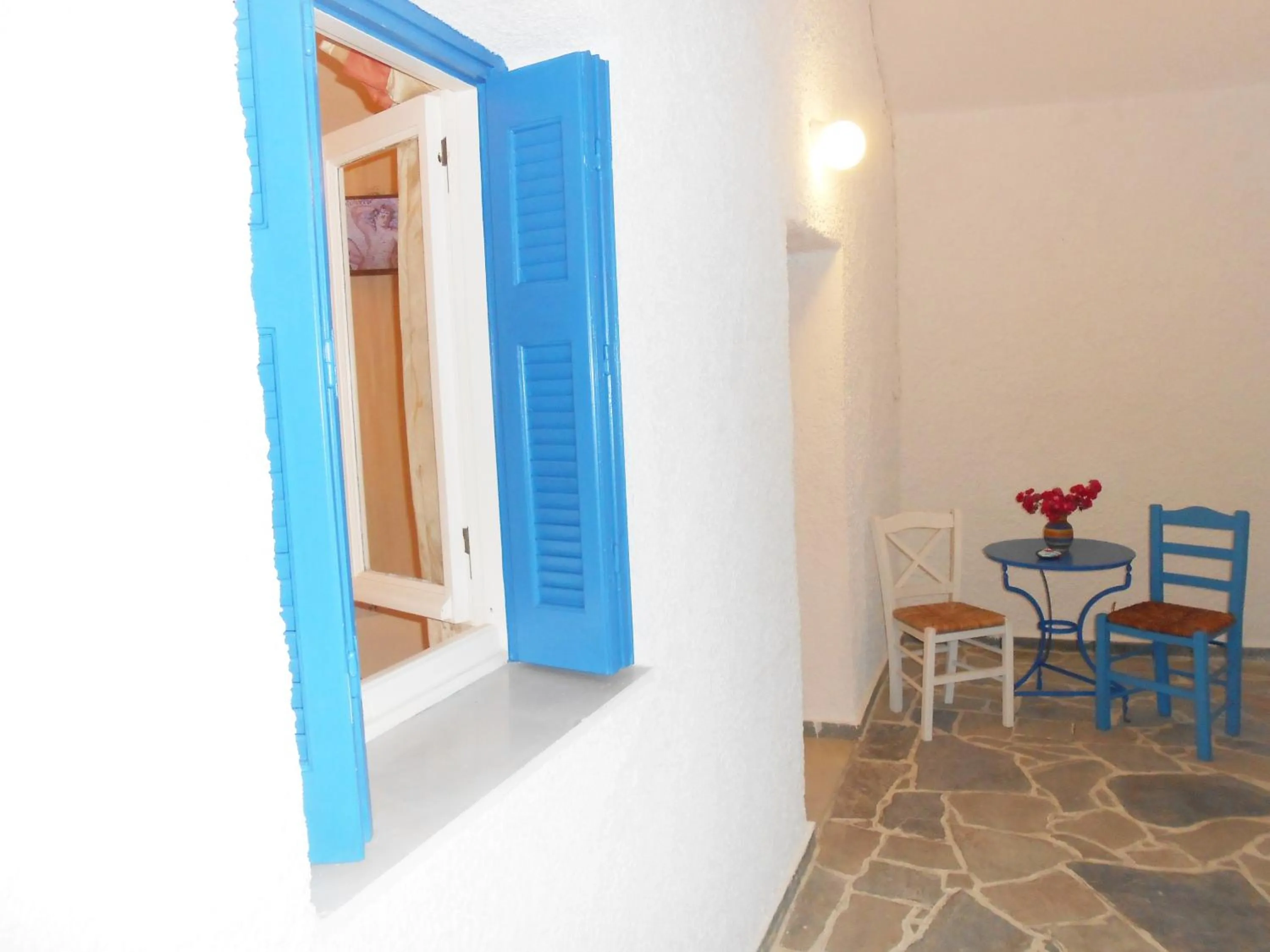 Facade/entrance in Livanios Studios