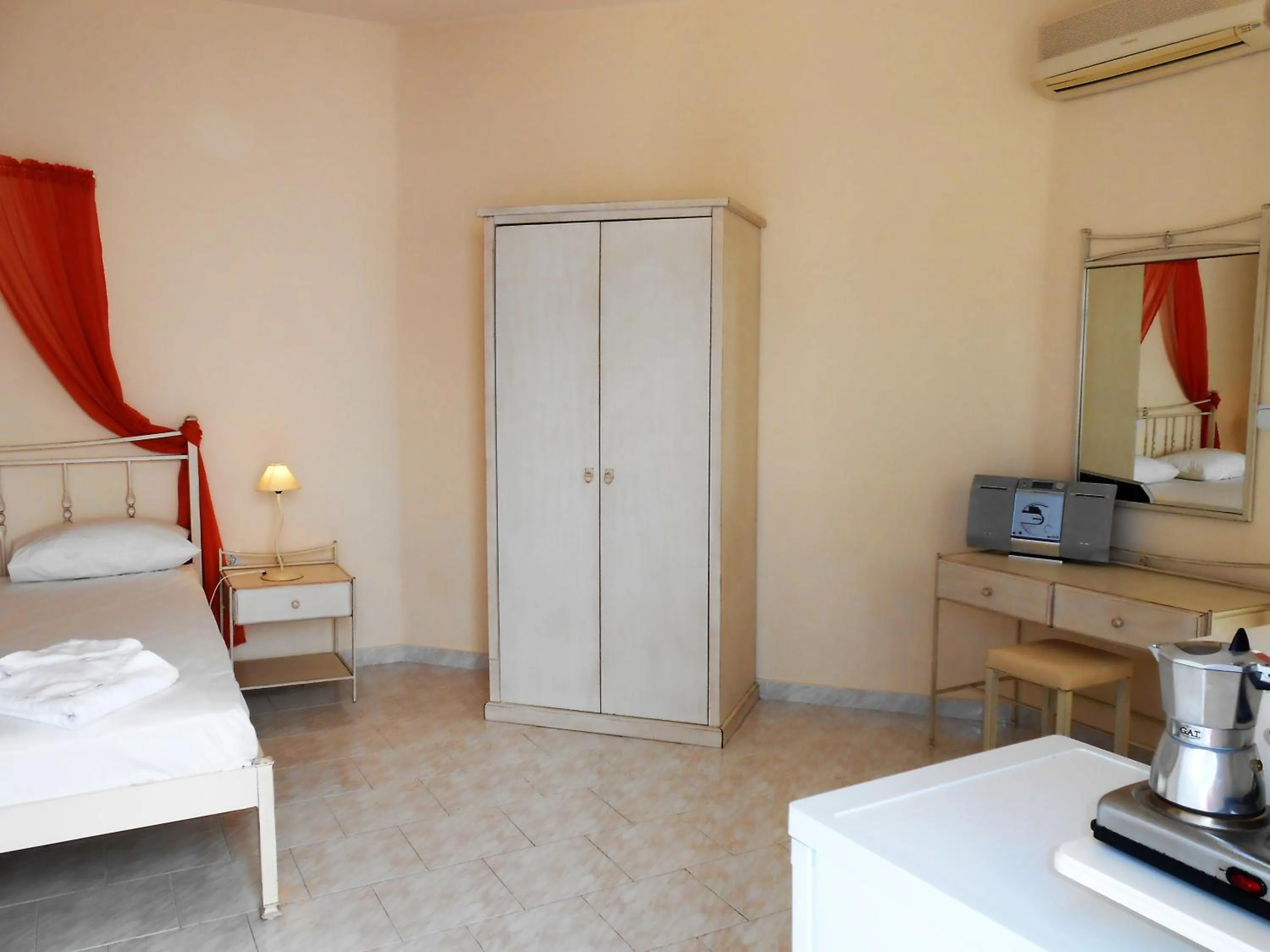 Coffee/tea facilities, Bed in Livanios Studios