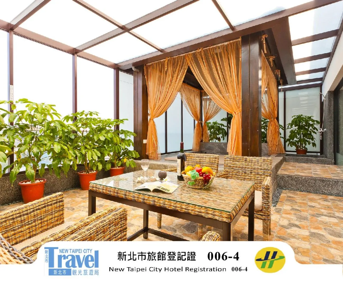 The Loft Seaside Suites