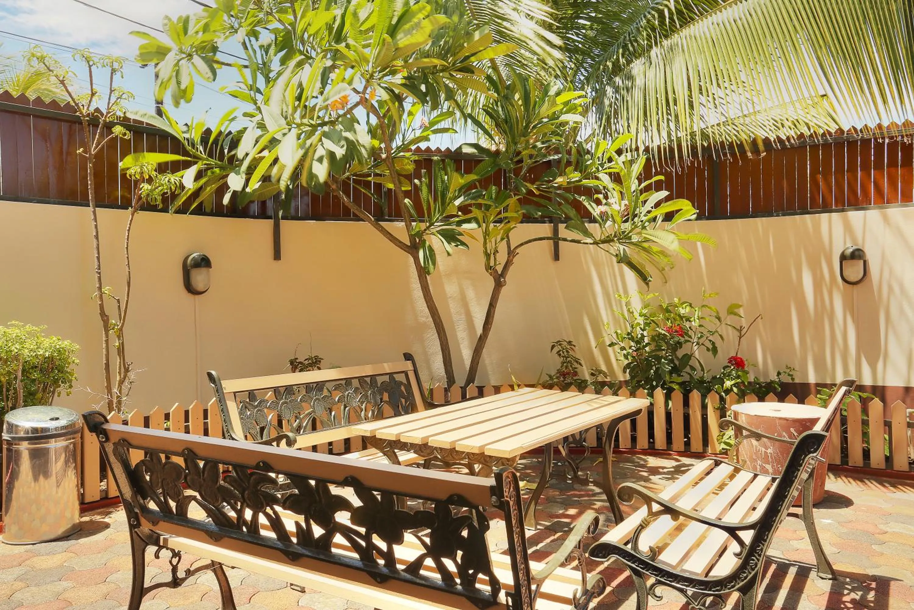Inner courtyard view in L'Oiseau de L'Ocean Tourist Residence