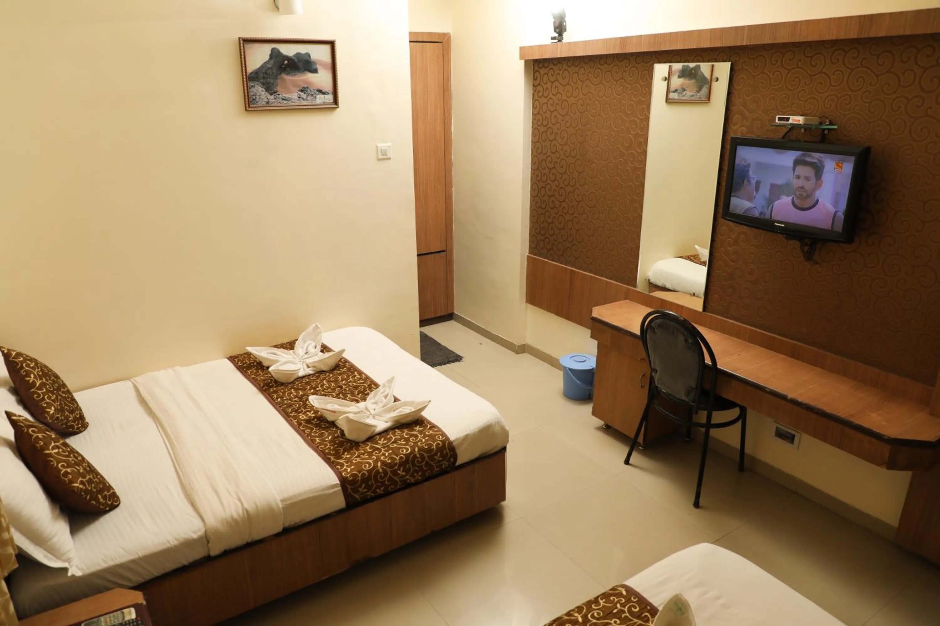 Bed in Hotel Sai Grand Castle Inn