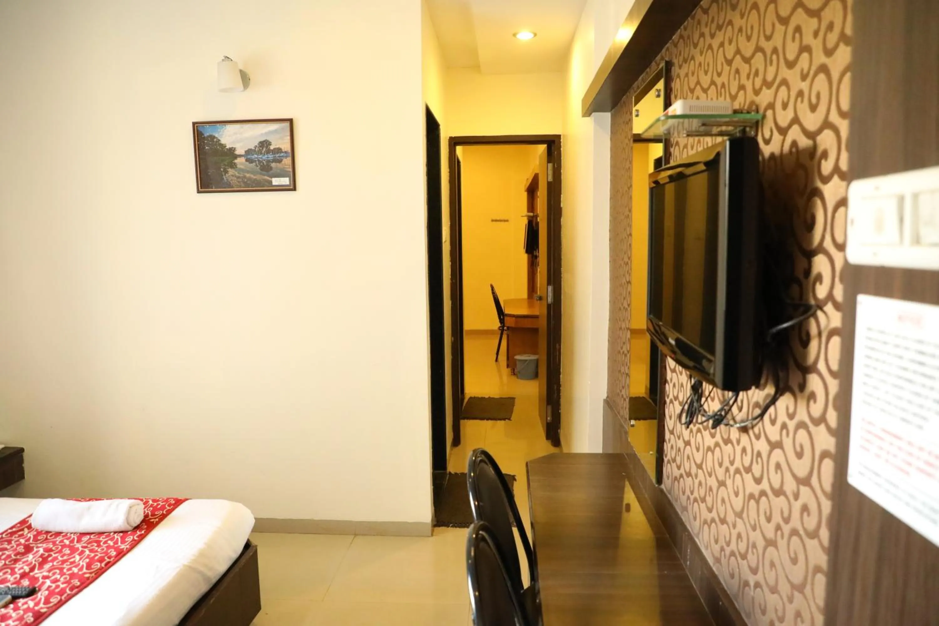 TV and multimedia, Bed in Hotel Sai Grand Castle Inn