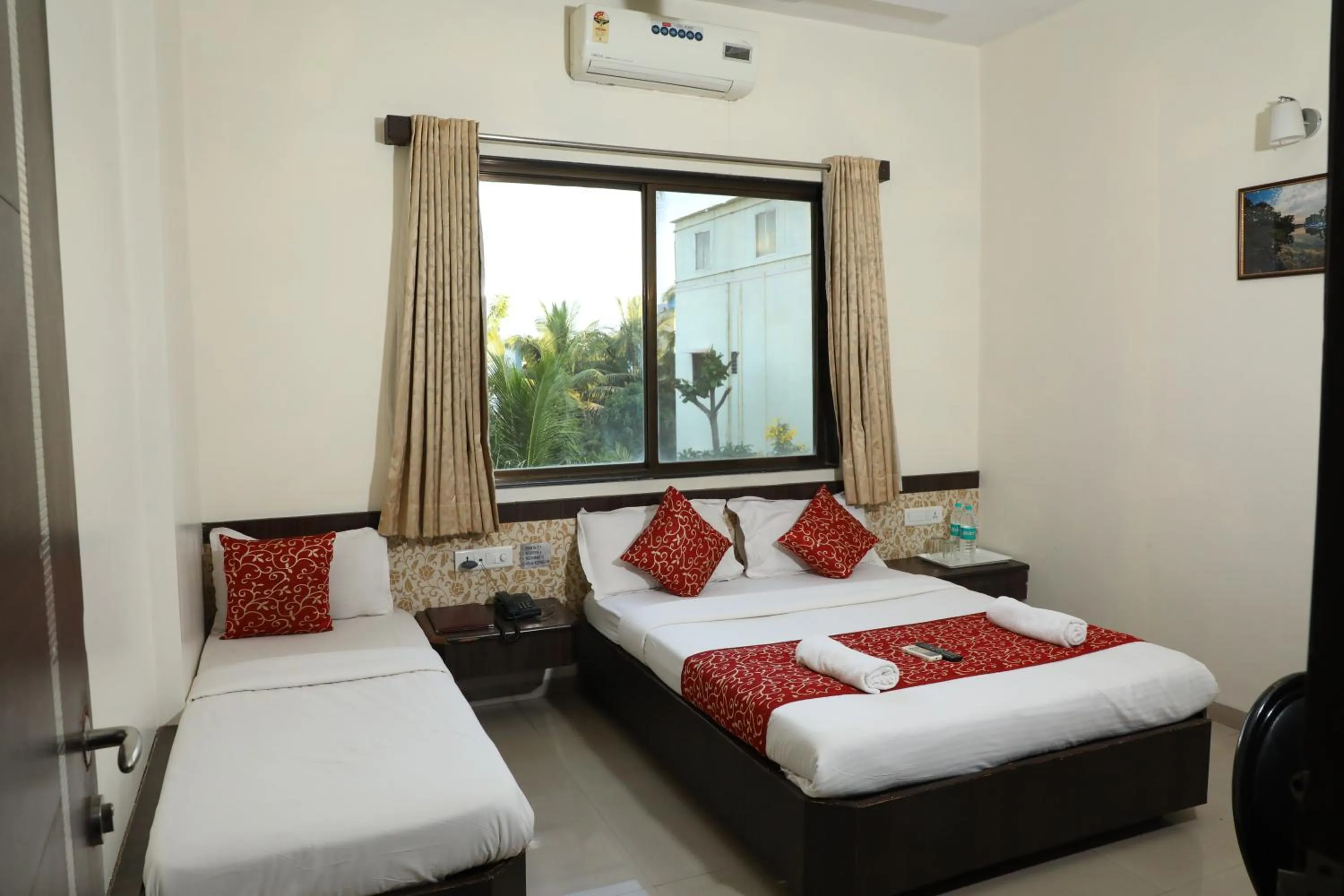 Photo of the whole room, Bed in Hotel Sai Grand Castle Inn