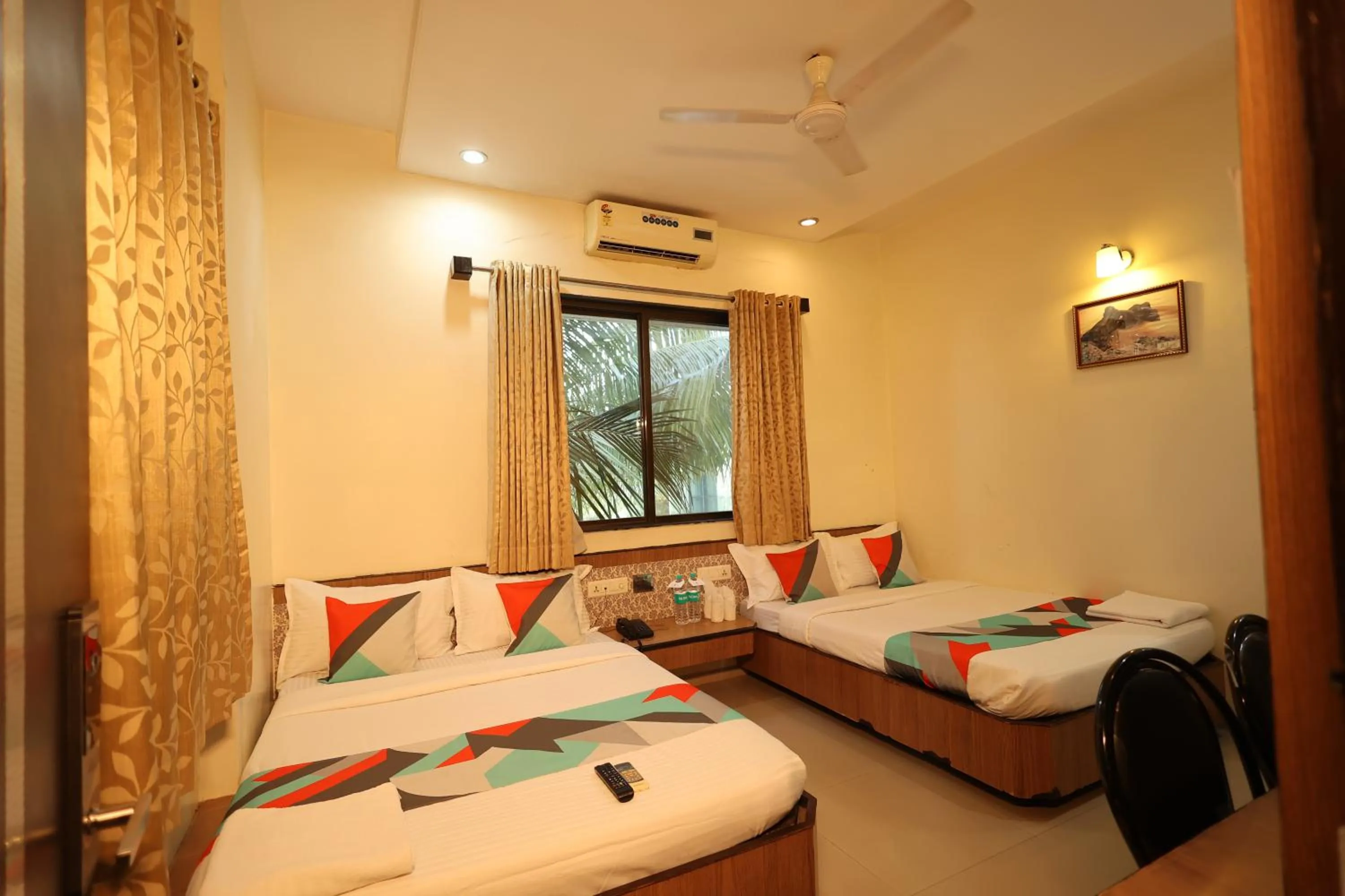 Bed in Hotel Sai Grand Castle Inn