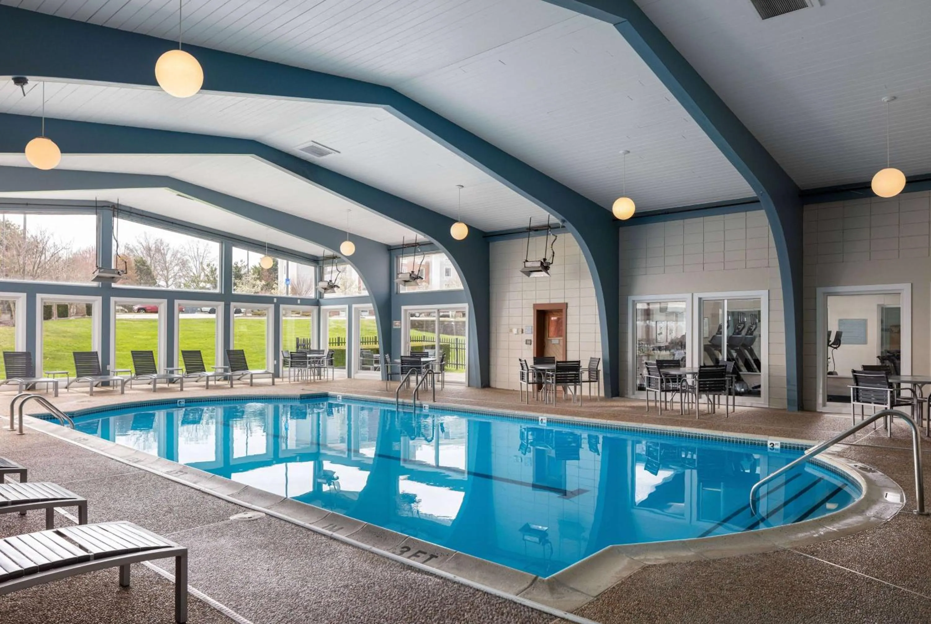 Pool view in Howard Johnson by Wyndham Middletown Newport Area