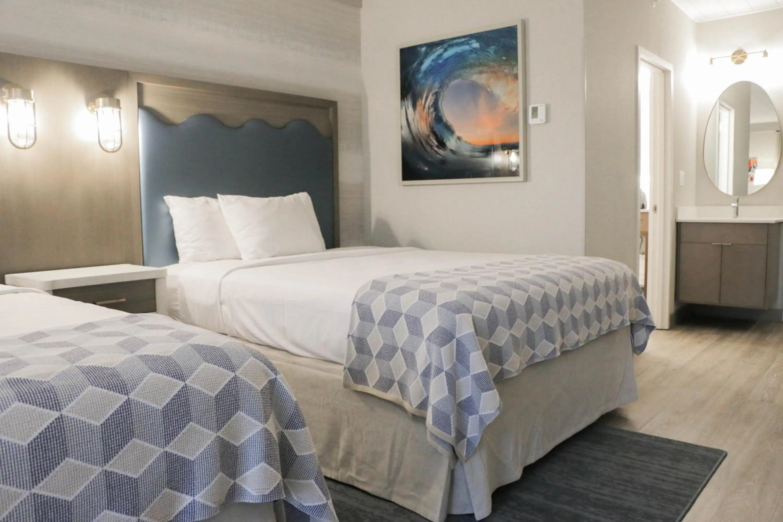 Photo of the whole room, Bed in Howard Johnson by Wyndham Middletown Newport Area