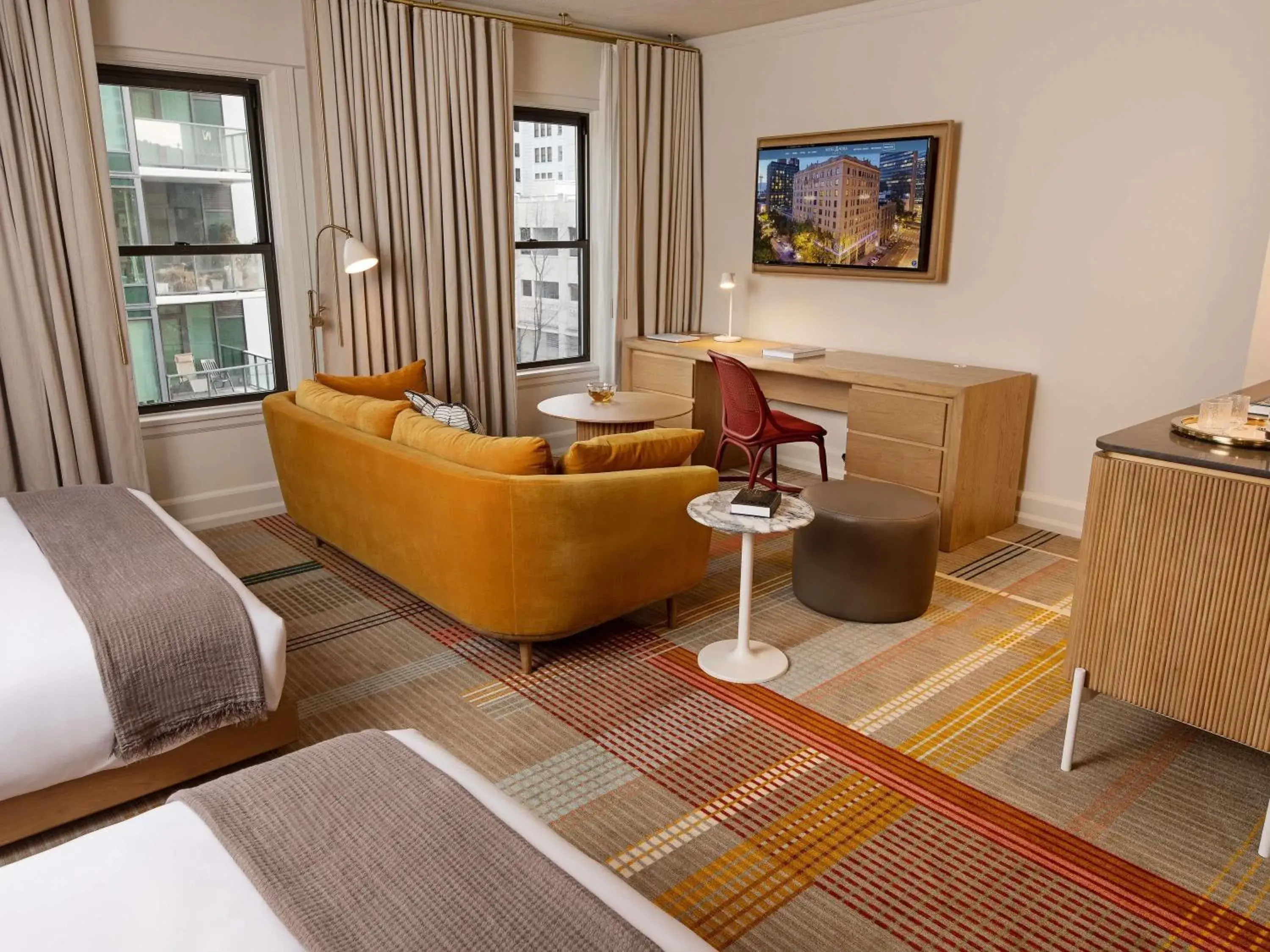 Deluxe Queen Room with Two Queen Beds and Cityview in Ändra Hotel Seattle - MGallery Collection Deluxe Queen Room with Two Queen Beds and Cityview in Ändra Hotel Seattle - MGallery Collection