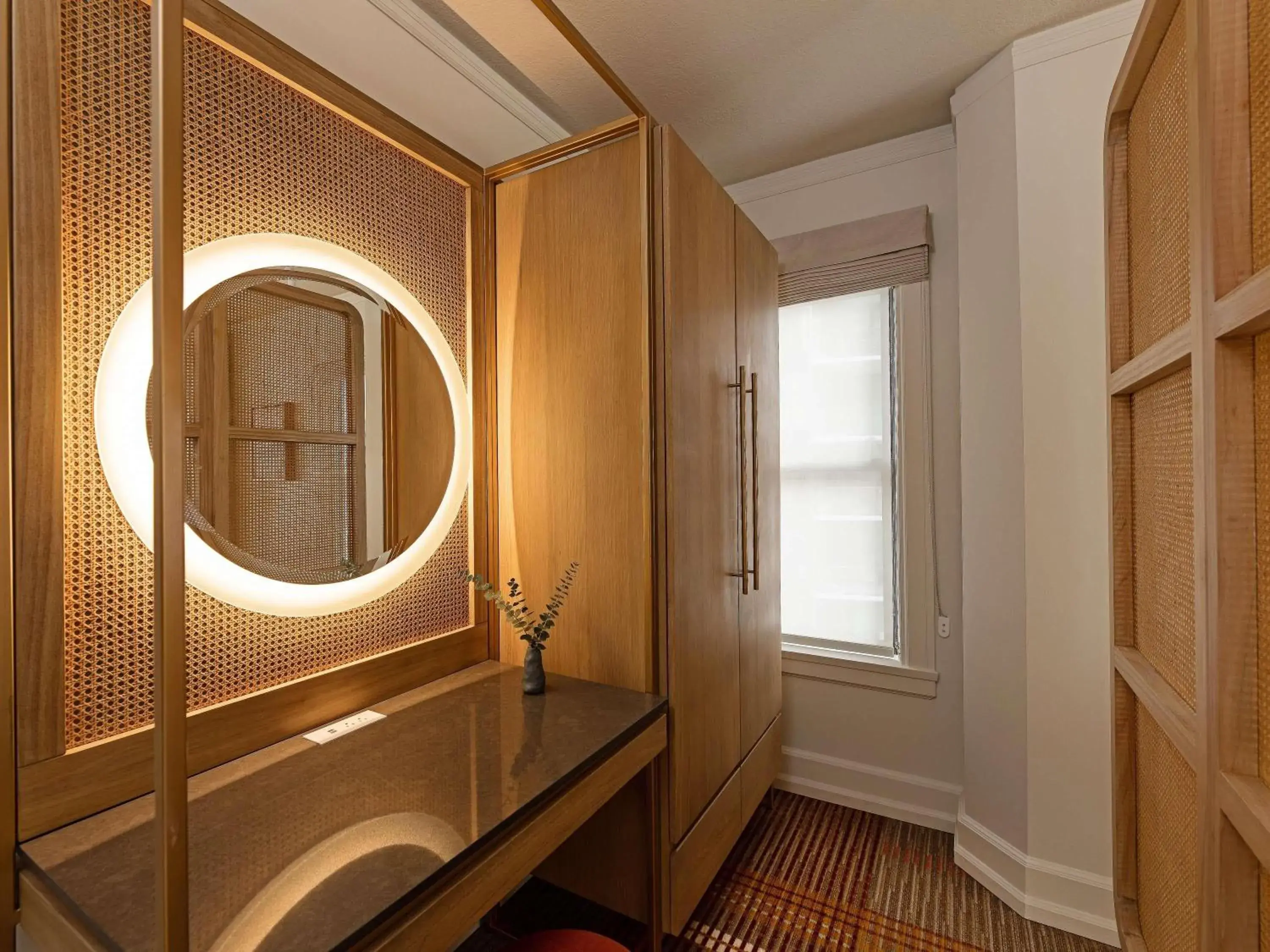 Premier Corner King Suite with City View in Ändra Hotel Seattle - MGallery Collection Premier Corner King Suite with City View in Ändra Hotel Seattle - MGallery Collection