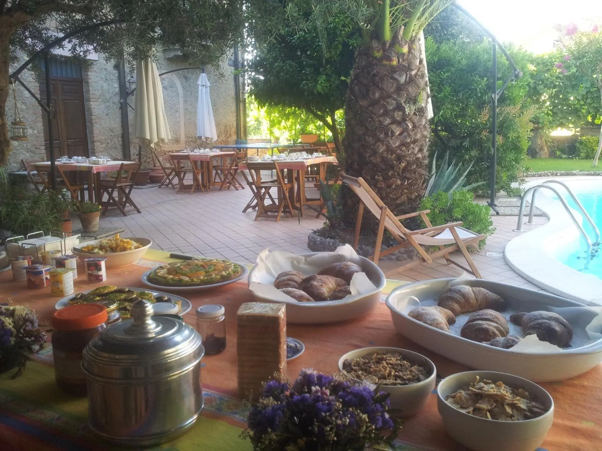 Food and drinks in Palazzo Conforti Tree House Resort