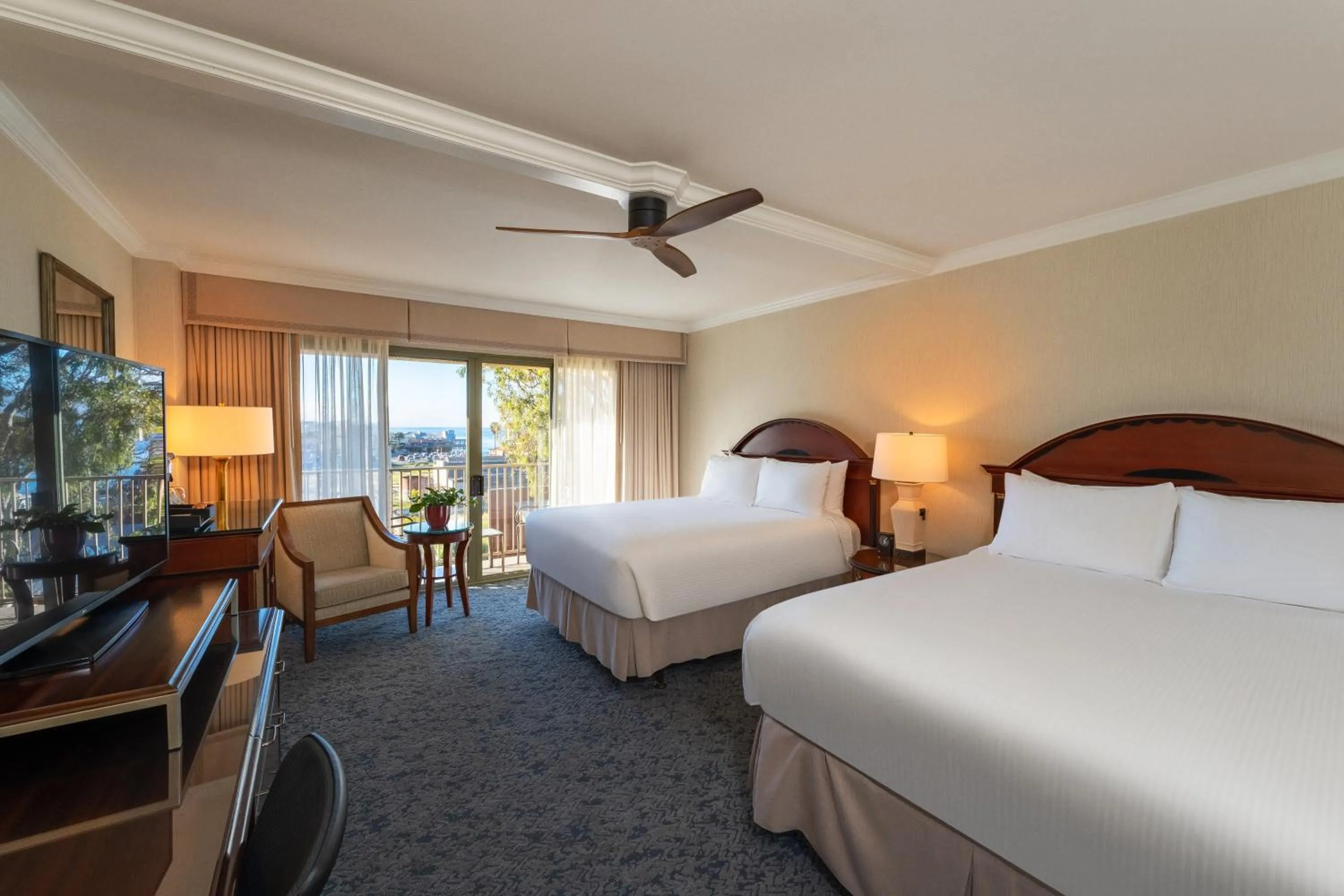 Bedroom, Bed in Monterey Plaza Hotel & Spa