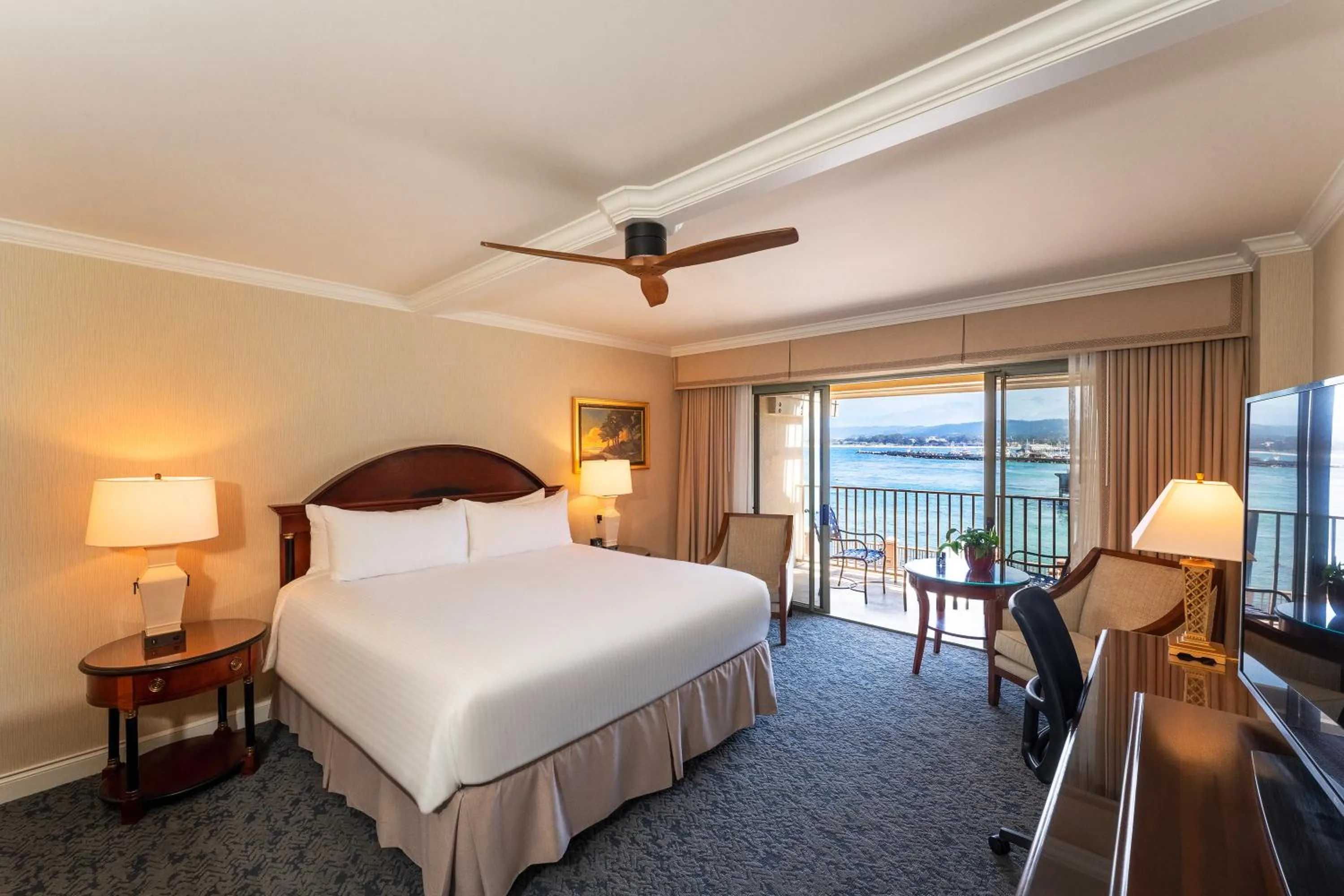 Bedroom, Bed in Monterey Plaza Hotel & Spa