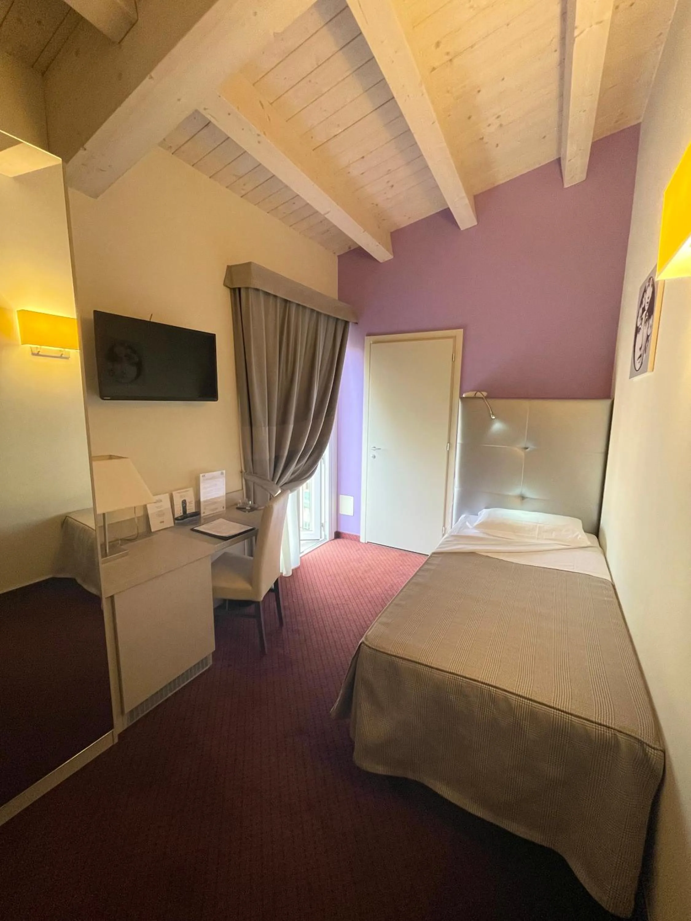 Photo of the whole room, Bed in Boutique Hotel Calzavecchio