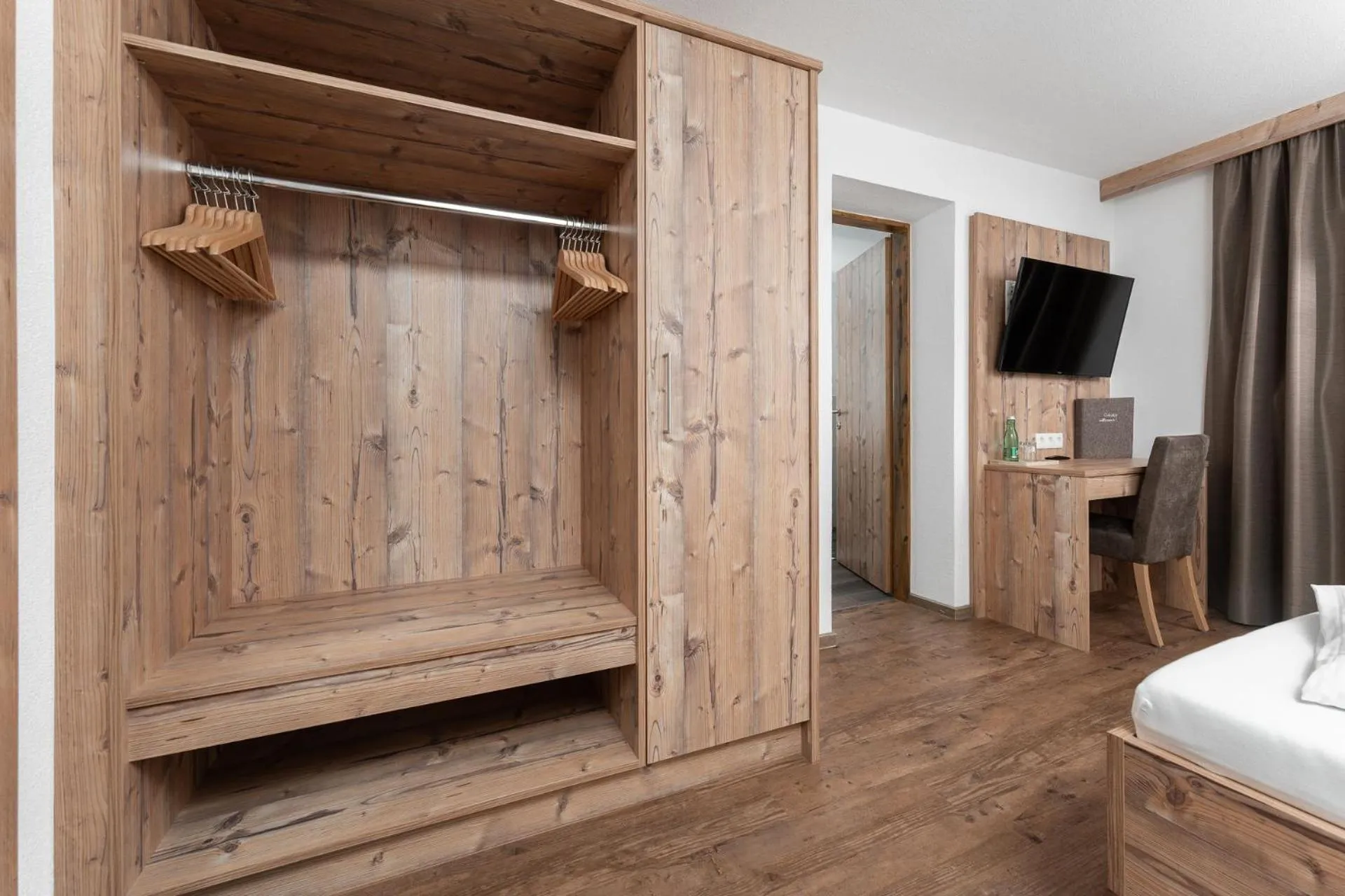 wardrobe, Bed in Haus Margret