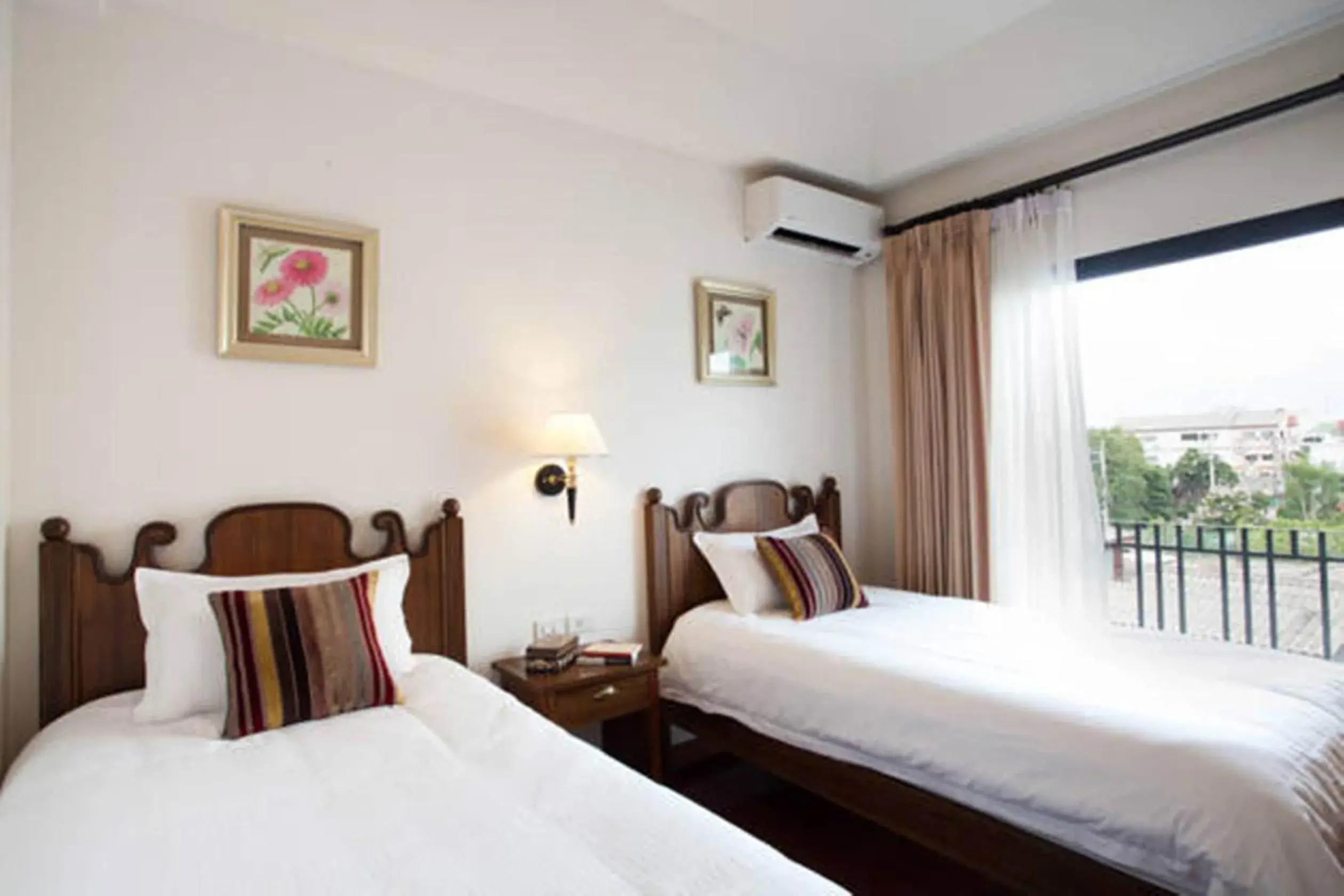 Superior Twin Room in La Pillow 8 Superior Twin Room in La Pillow 8