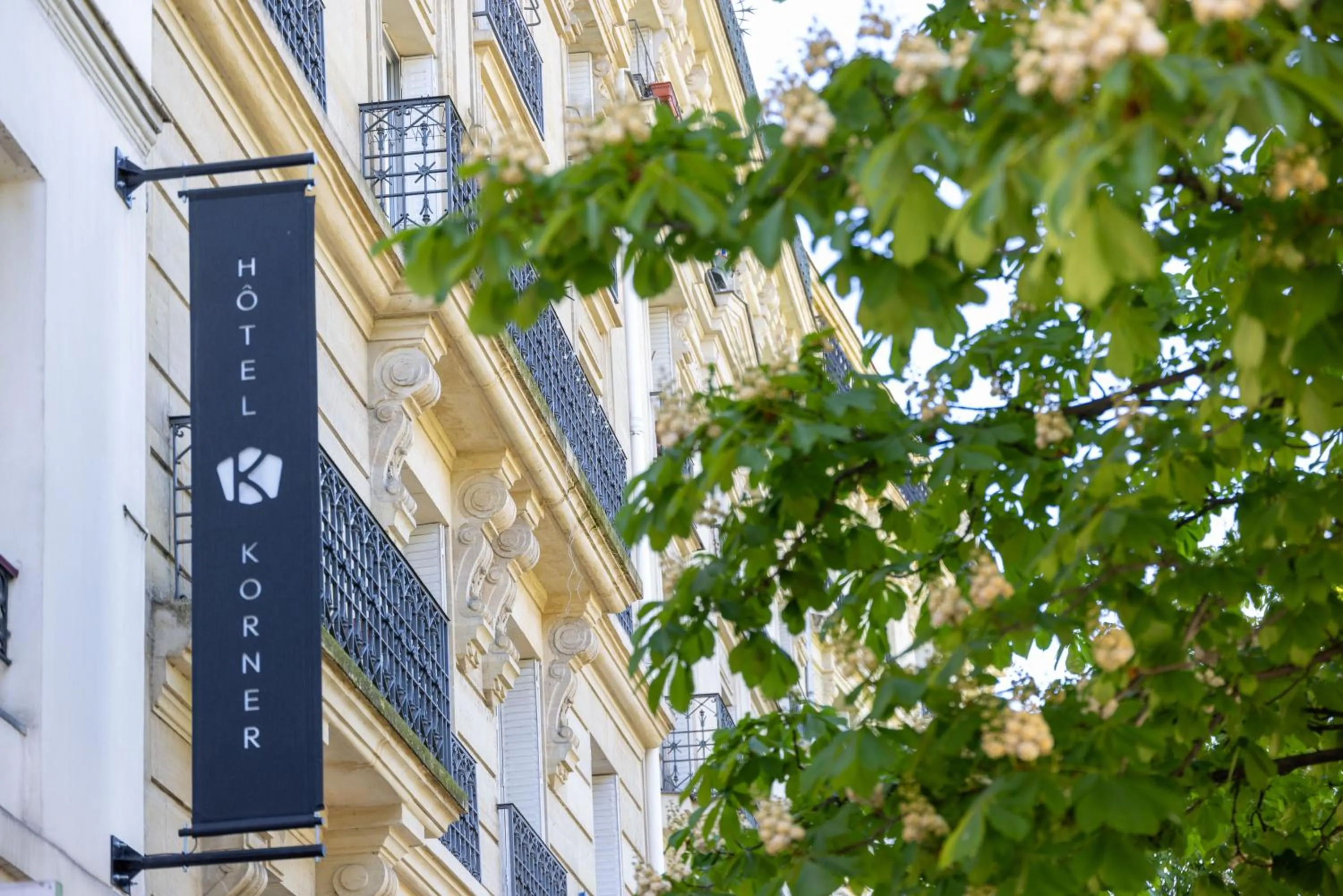 Property building in Hotel Korner Montparnasse