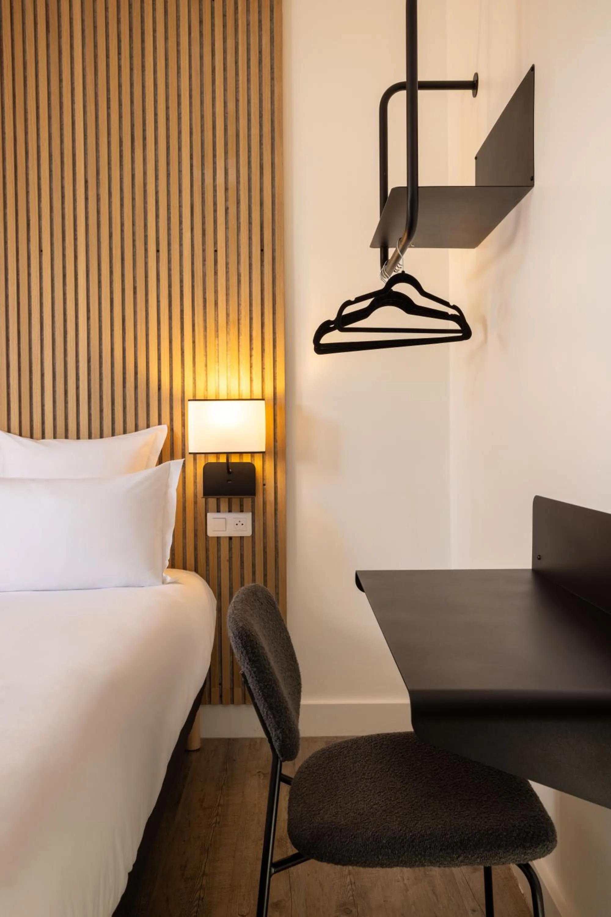 Photo of the whole room, Bed in Hotel Korner Montparnasse