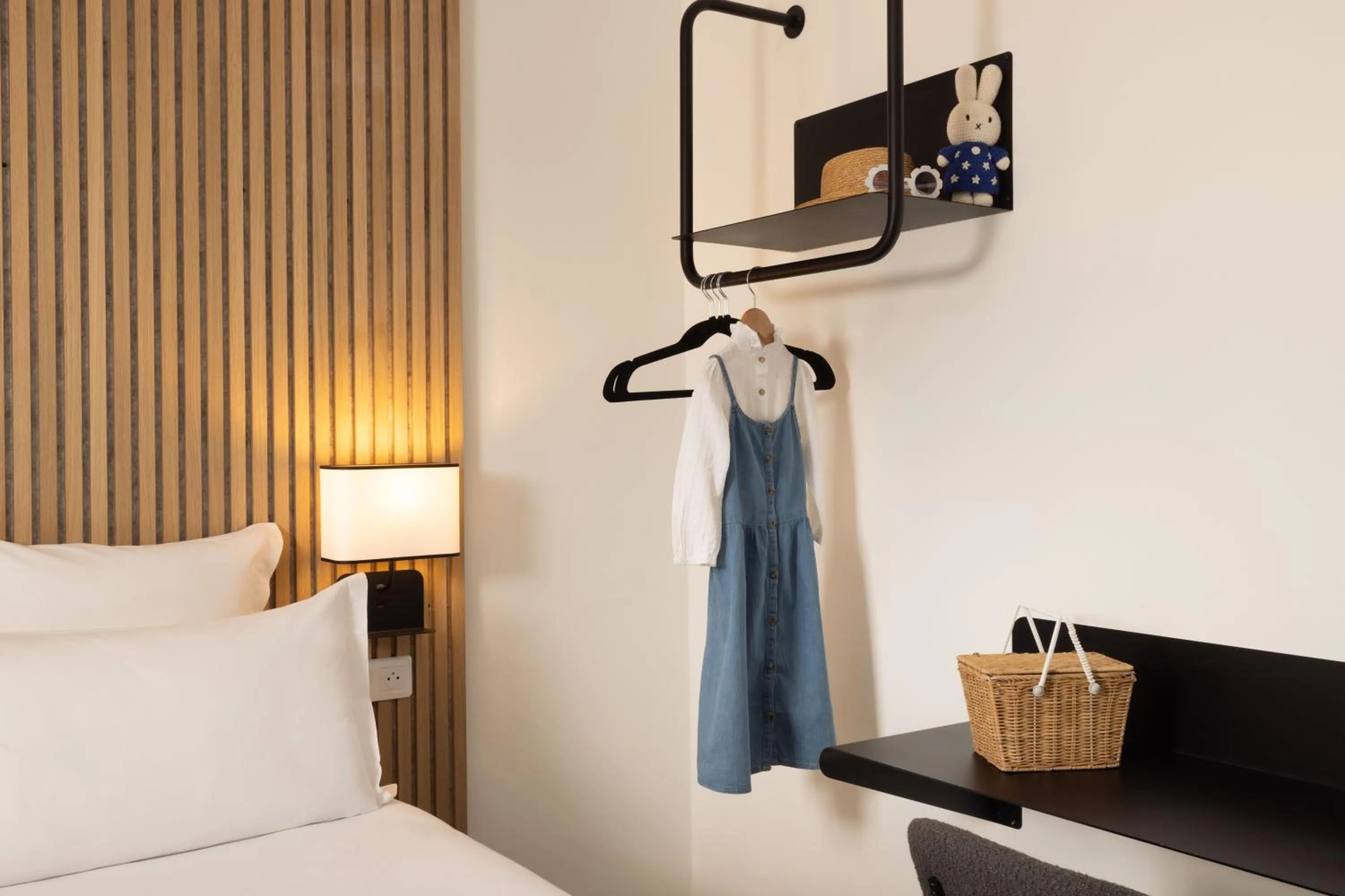 Photo of the whole room, Bed in Hotel Korner Montparnasse