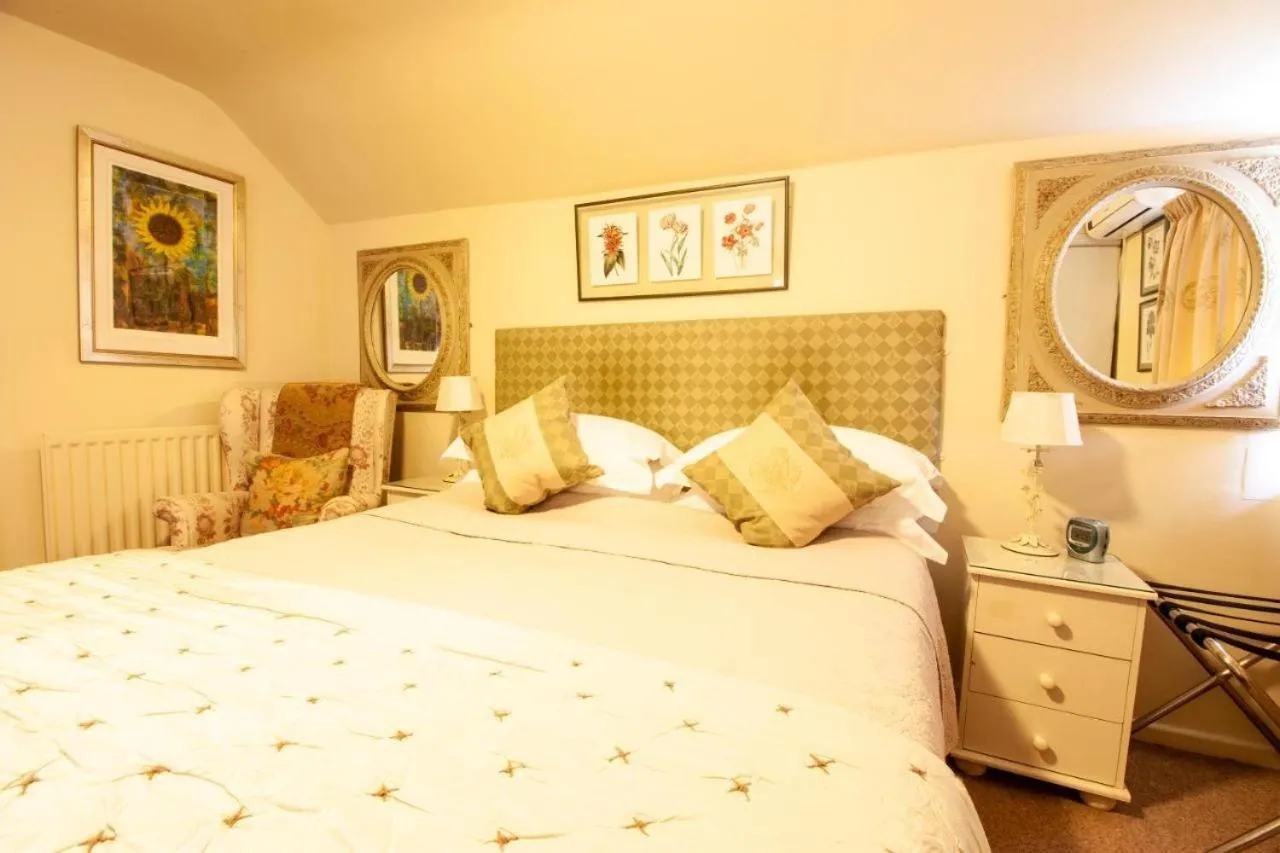 Bedroom, Bed in The Tankerville Arms