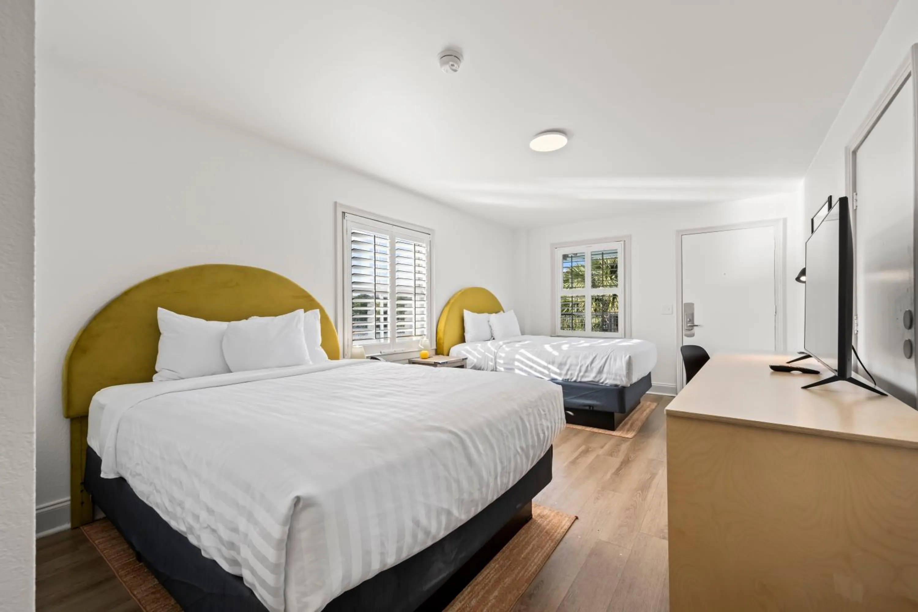 View (from property/room), Bed in Charleston Creekside Inn