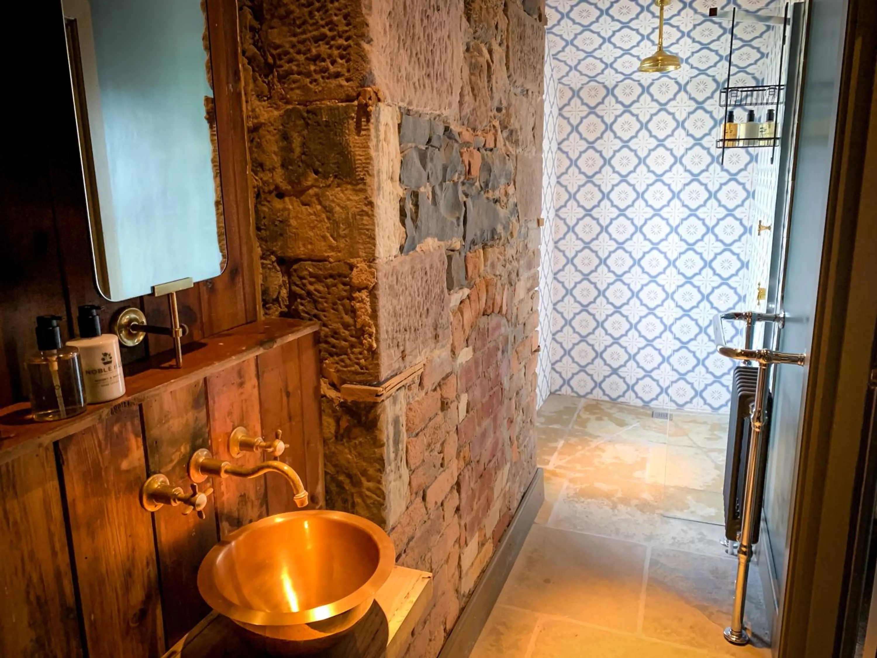 Bathroom in The Joiners Arms