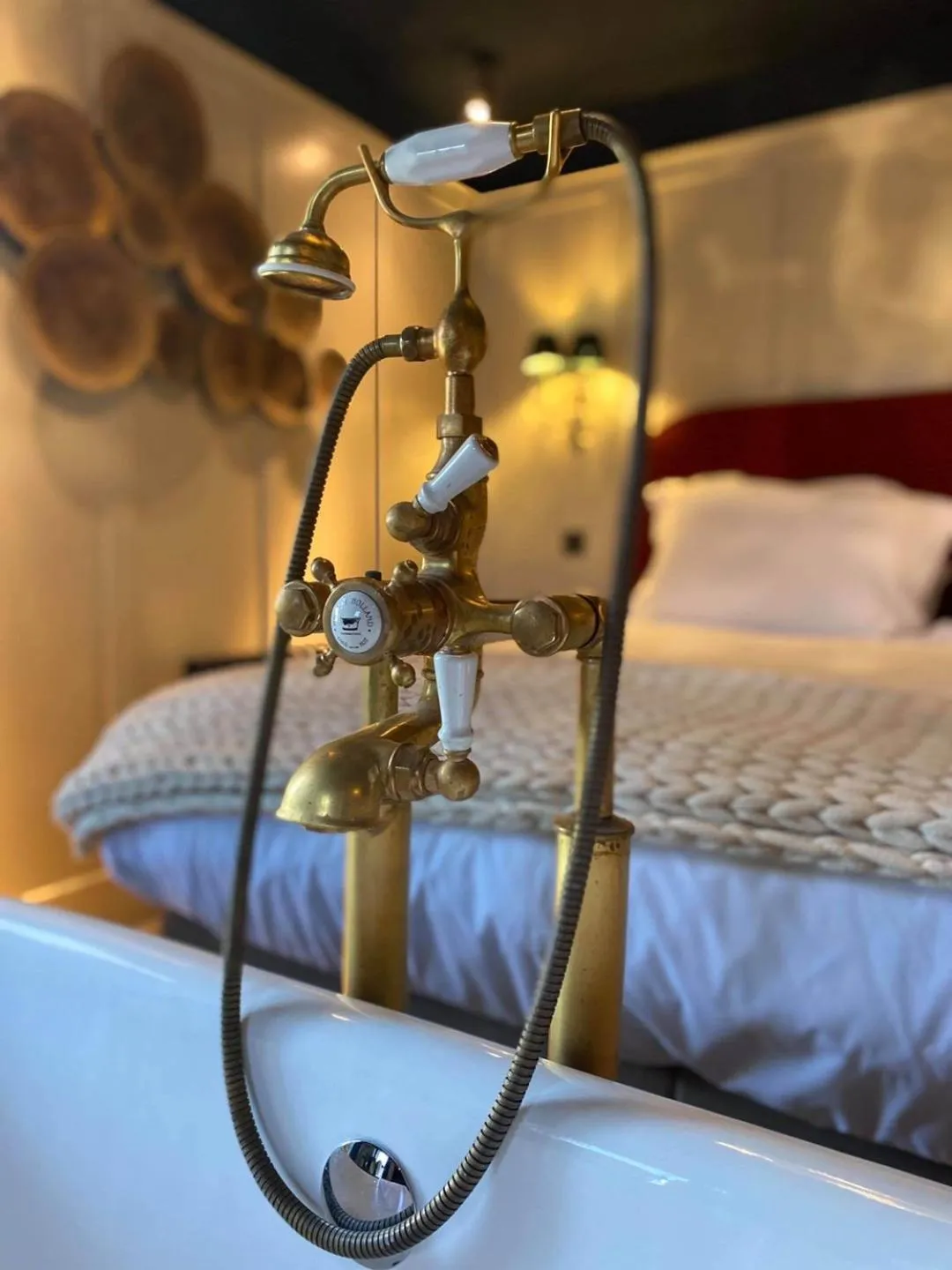 Bathroom, Bed in The Joiners Arms