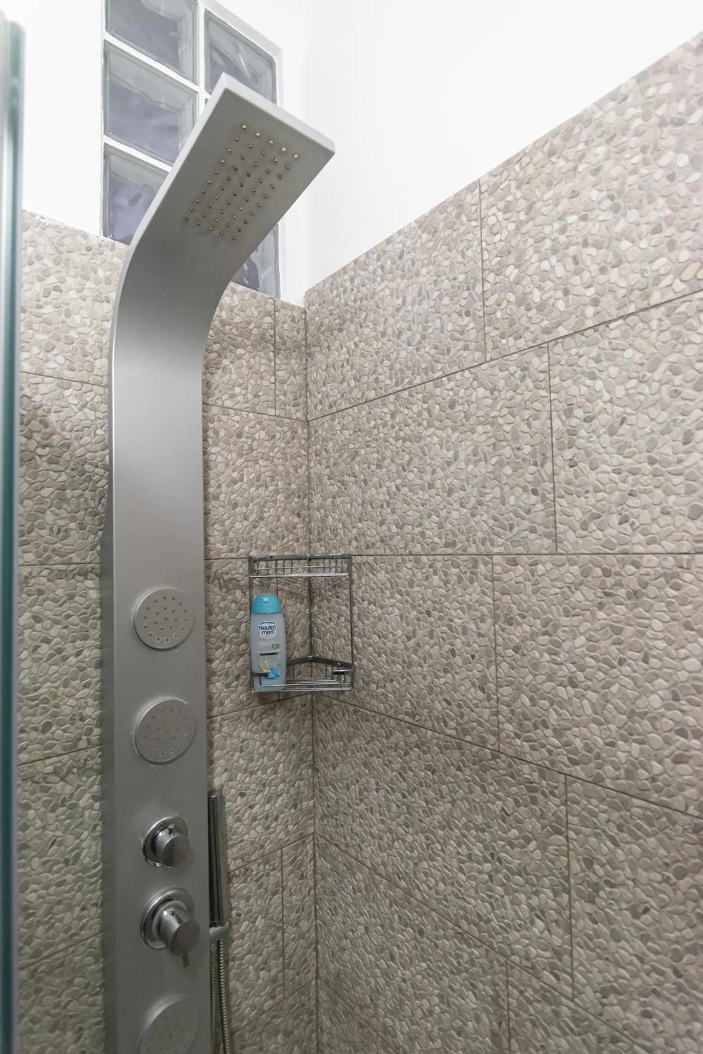 Shower in Spiagge Iblee