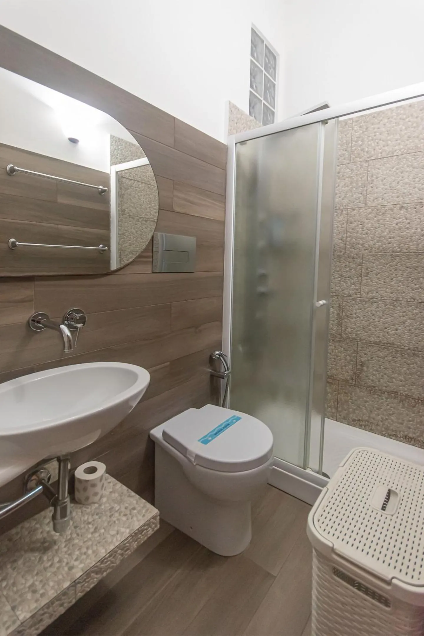 Shower in Spiagge Iblee