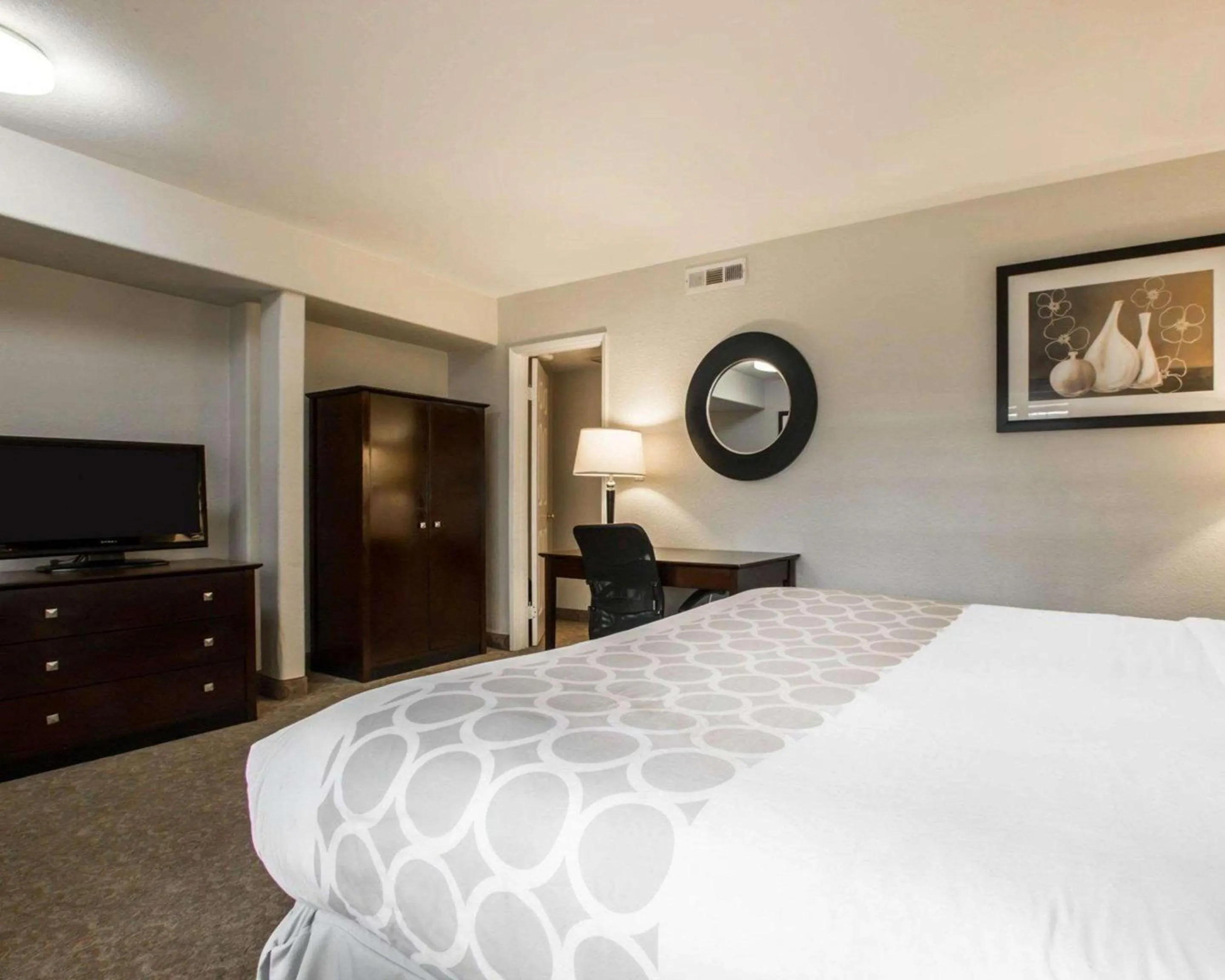 Bedroom, Bed in Rodeway Inn Convention Center