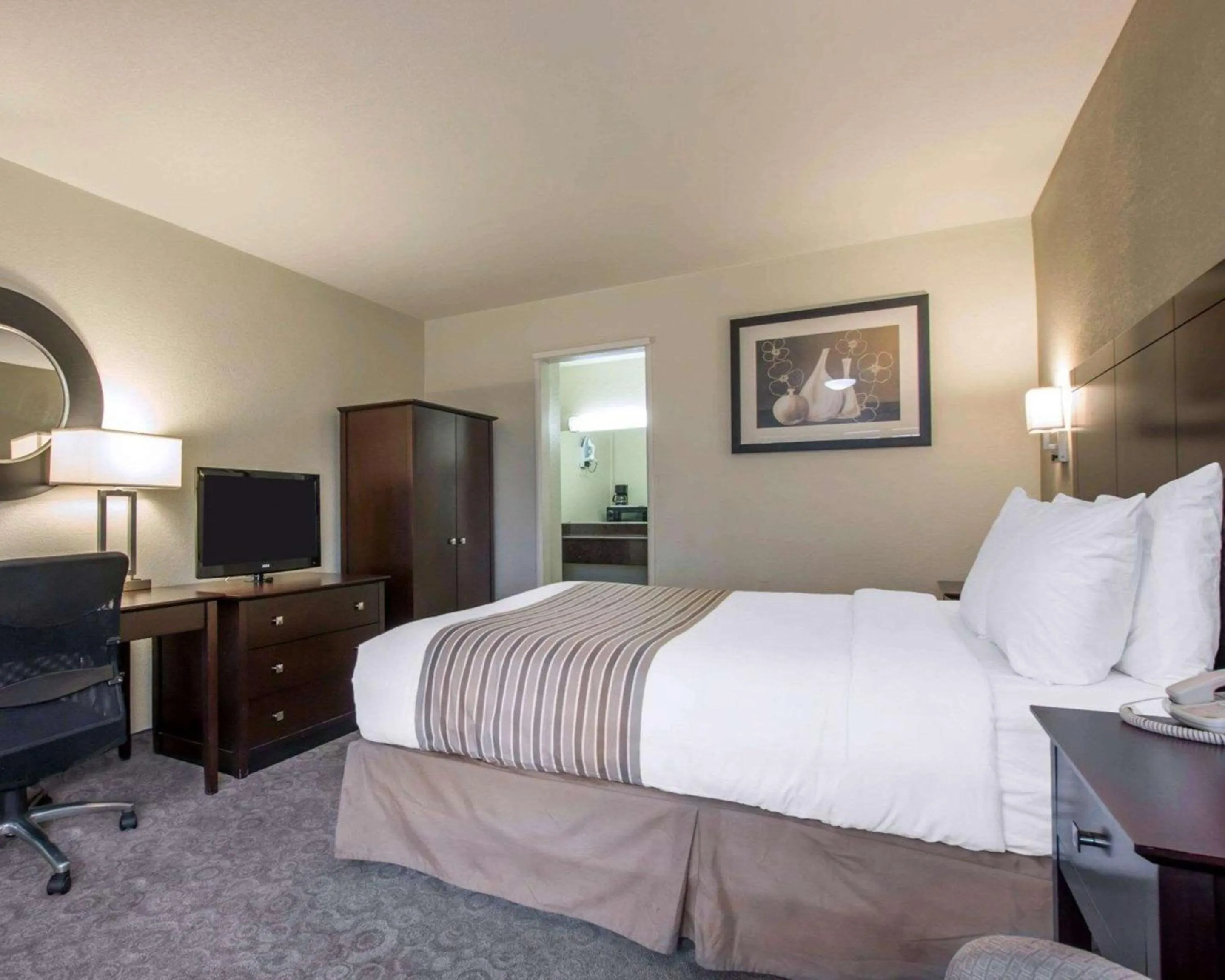 Photo of the whole room, Bed in Rodeway Inn Convention Center