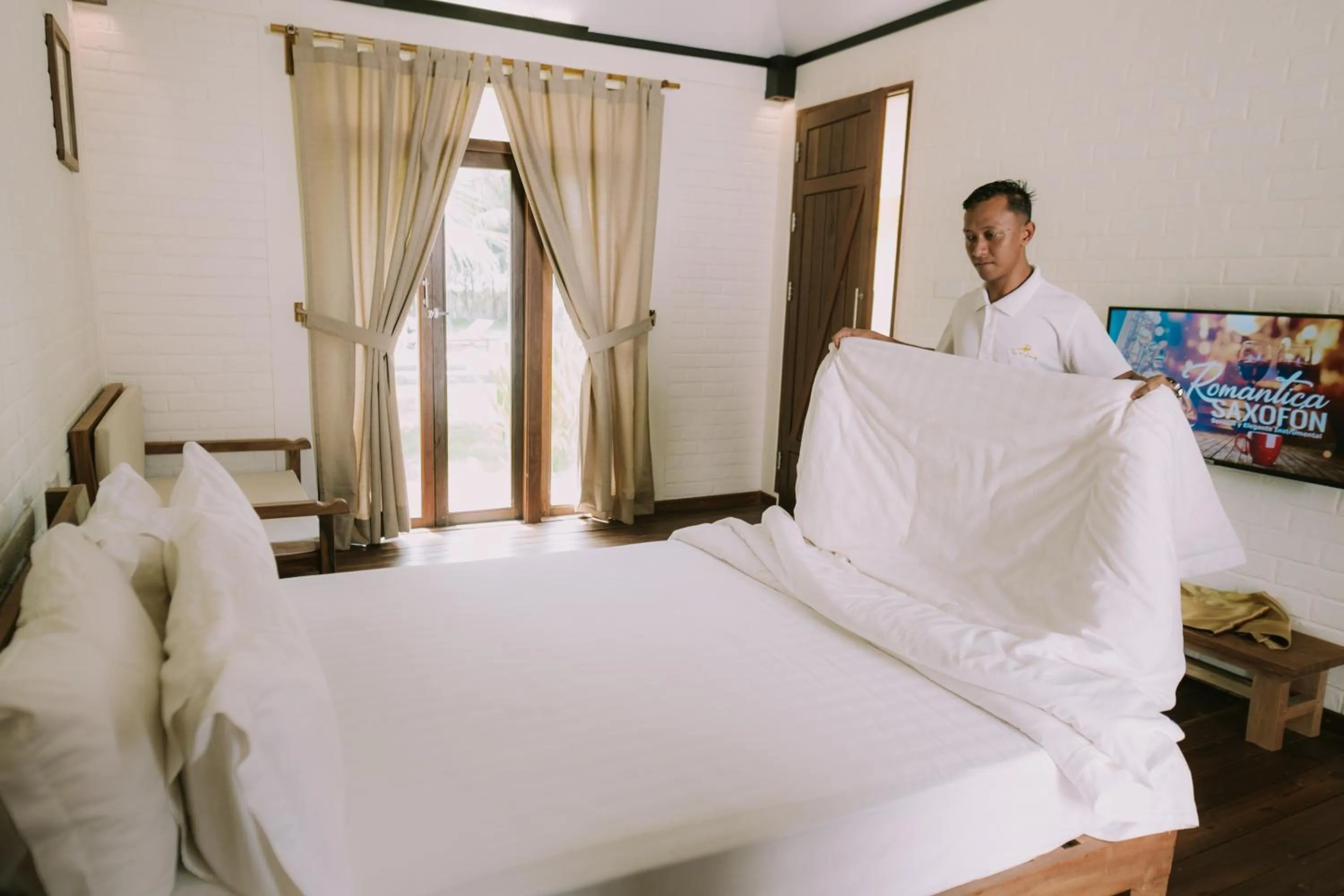 Staff, Bed in The Kelong Trikora Resort