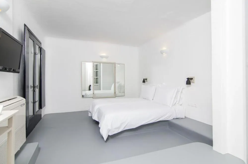 Photo of the whole room, Bed in Grand Ambassador Santorini Hotel