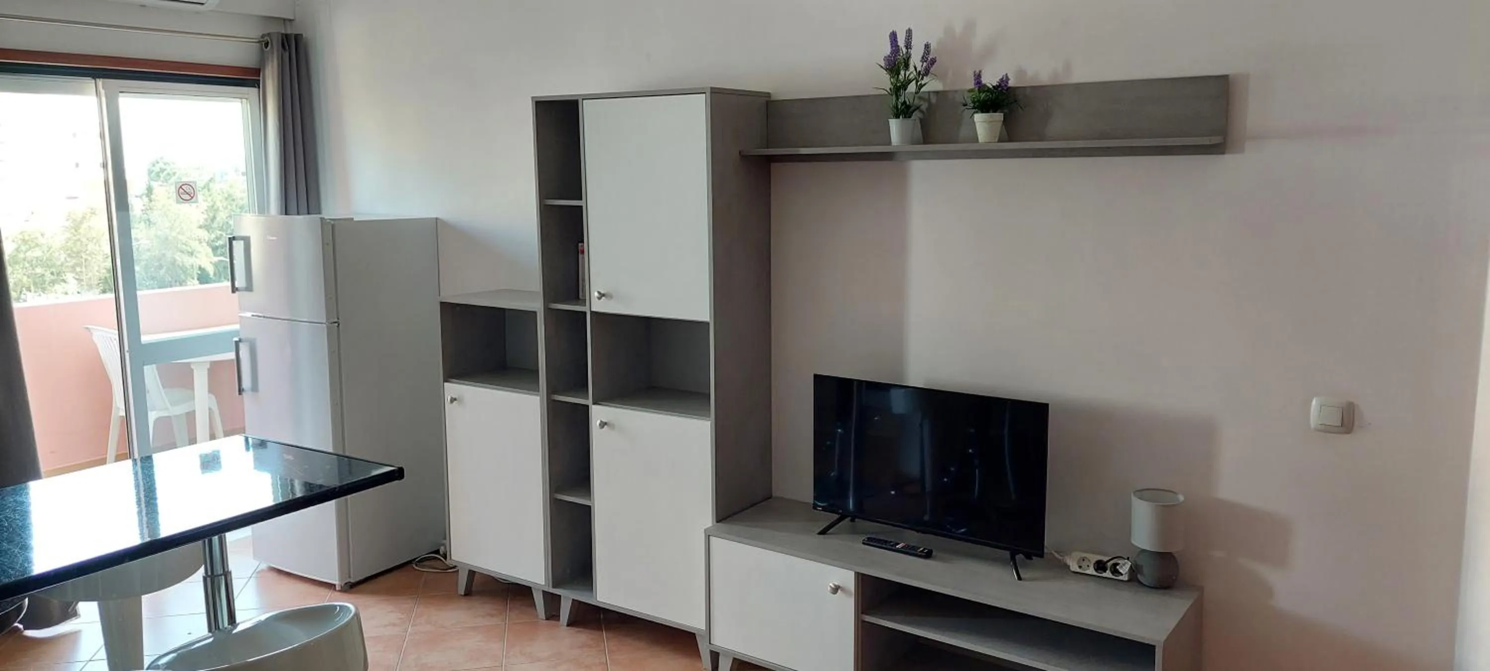 Communal lounge/ TV room in Castelos da Rocha