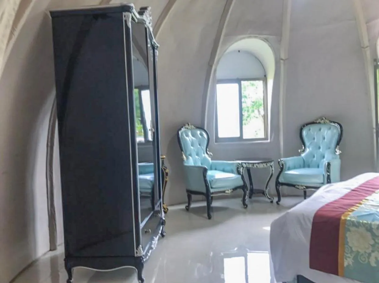 Bed in The Lion Kingdom Sigiriya