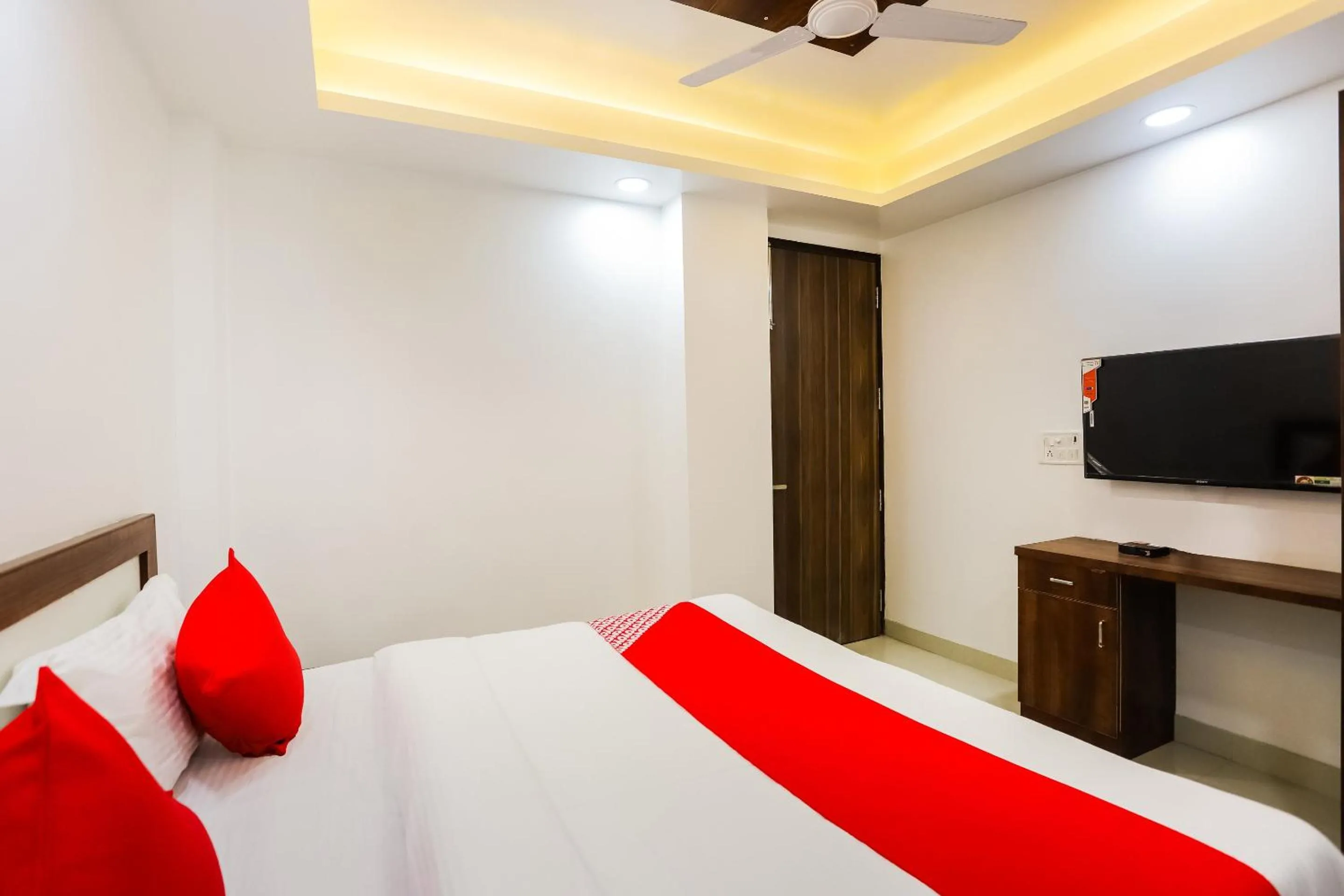 Bedroom, Bed in Hotel O Kazhakkoottam Near Technopark Phase 3