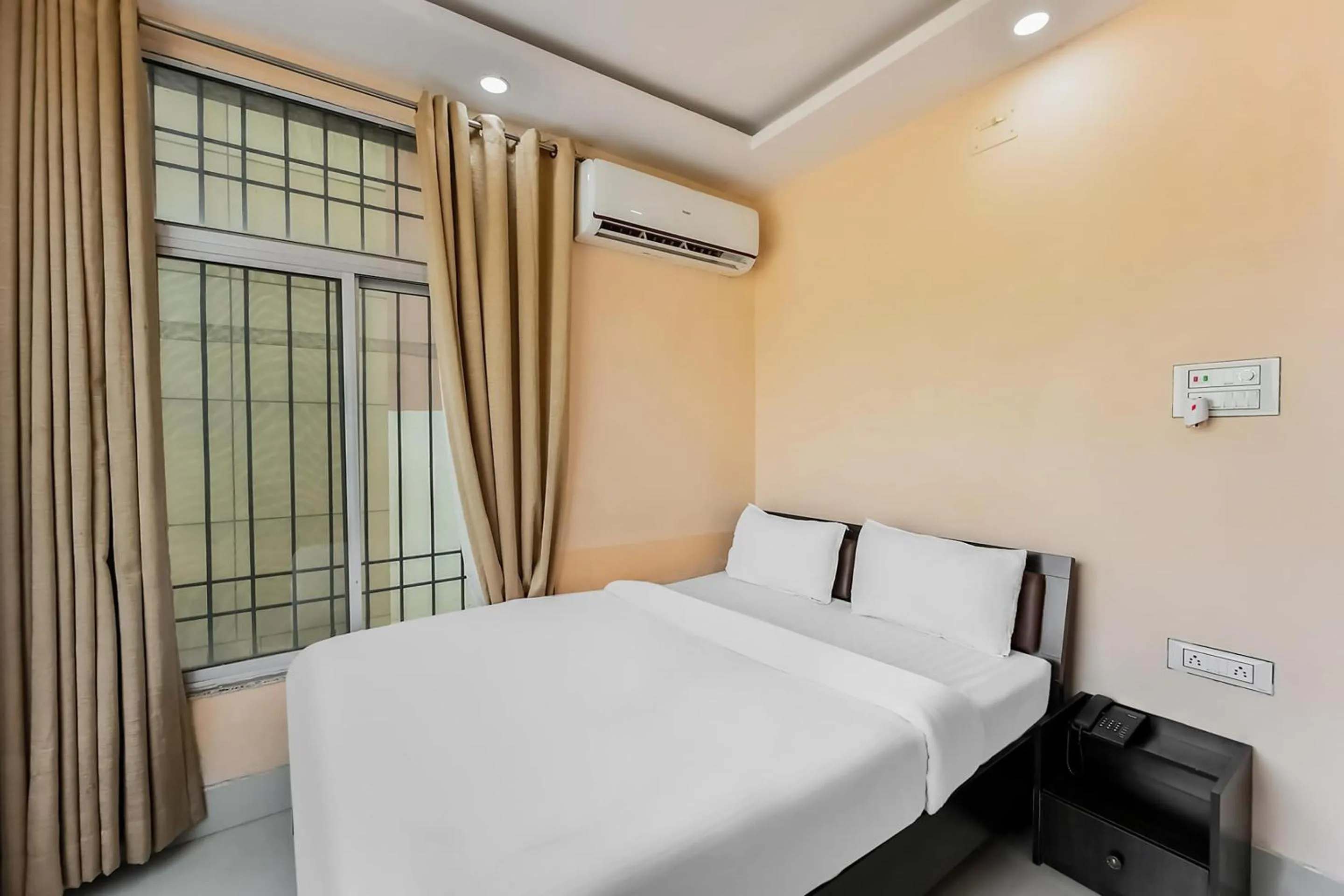 Bedroom, Bed in Super Hotel O The Orchid