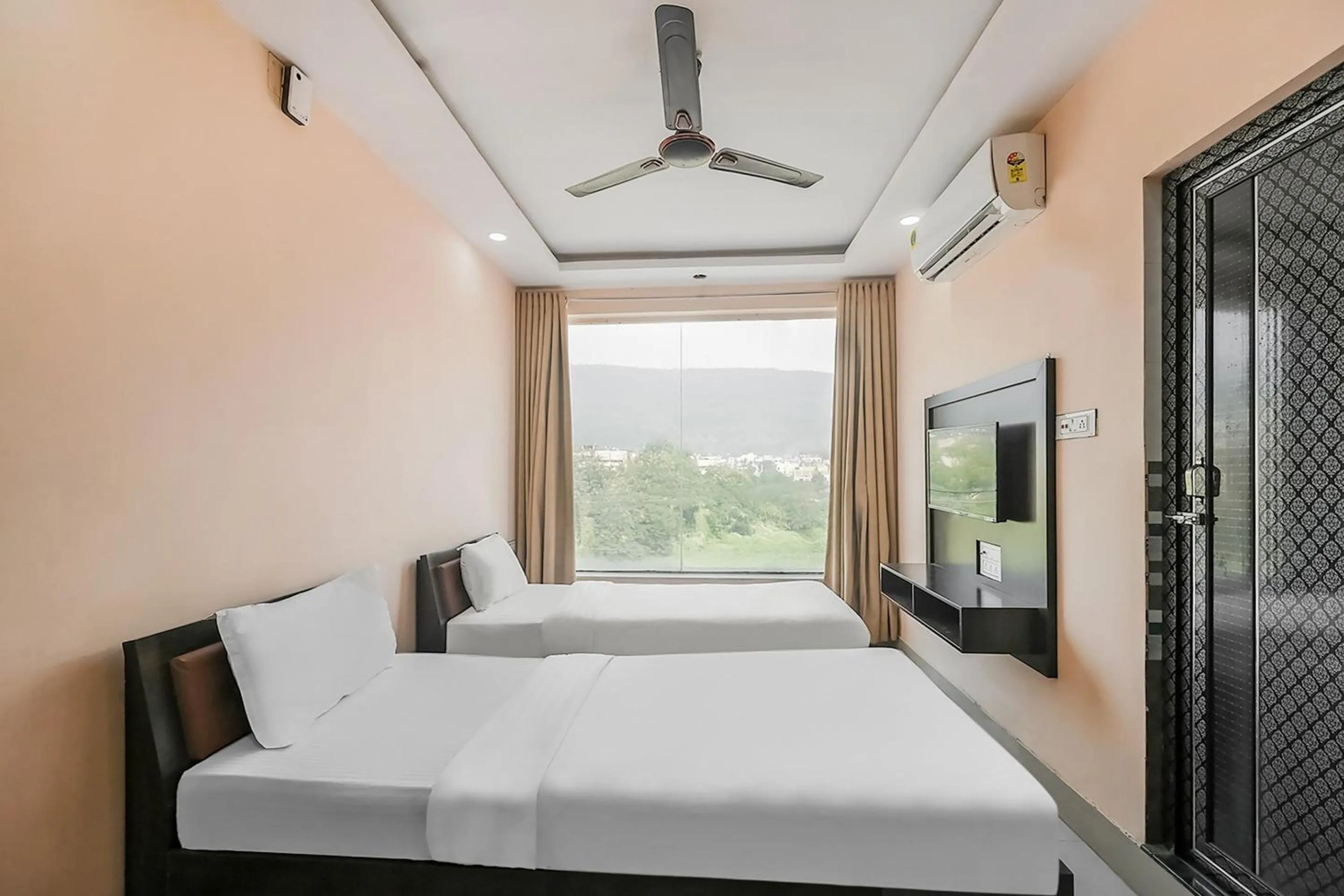 Bedroom, Bed in Super Hotel O The Orchid