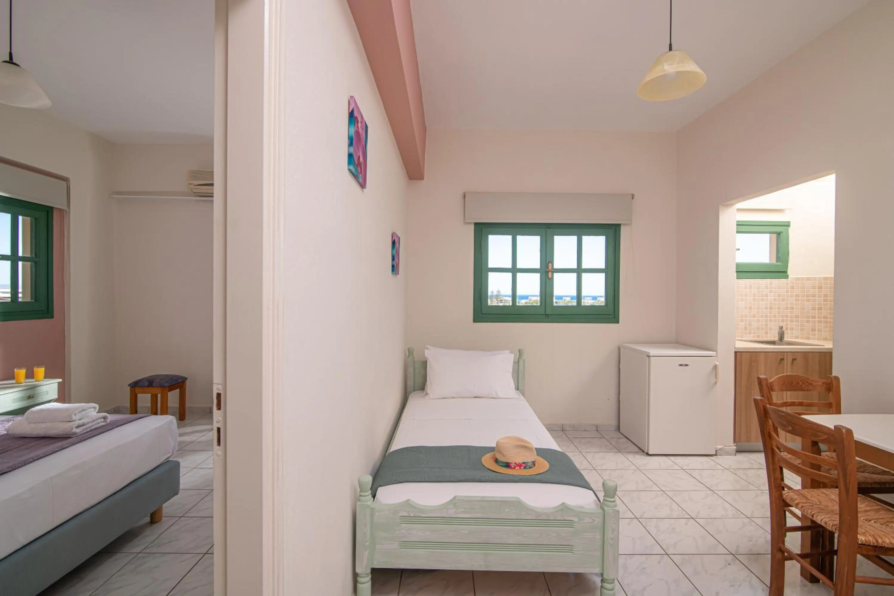 Kitchen or kitchenette, Bed in Portokali Apartments