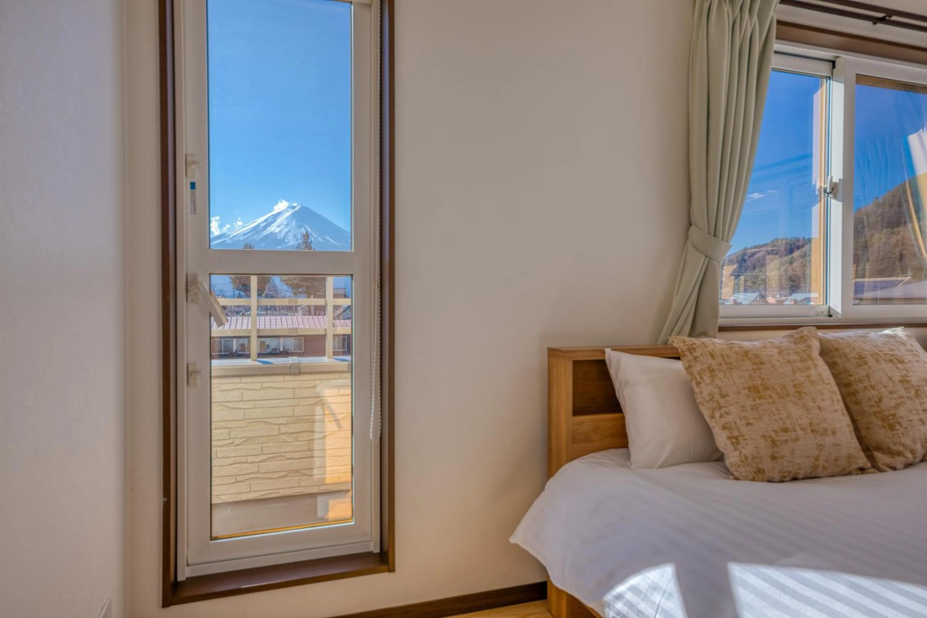 Mountain view, Bed in Fuji Viewest Villa RAKUWA