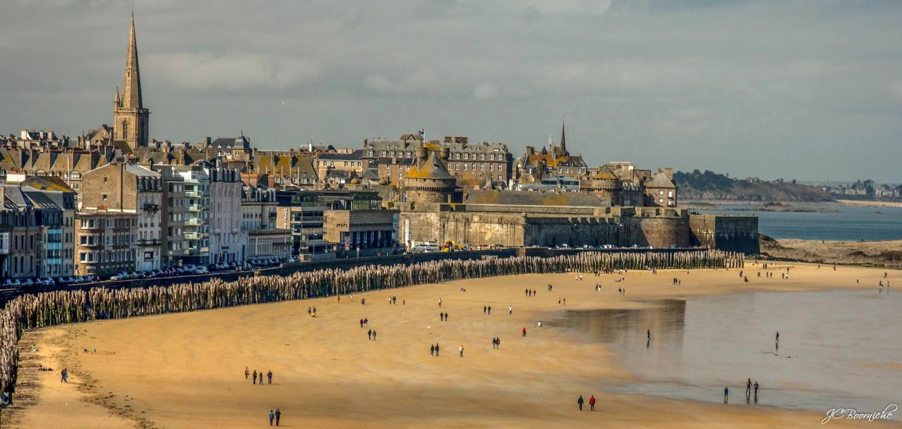 Beach in Ambassadeurs Logis Hotel