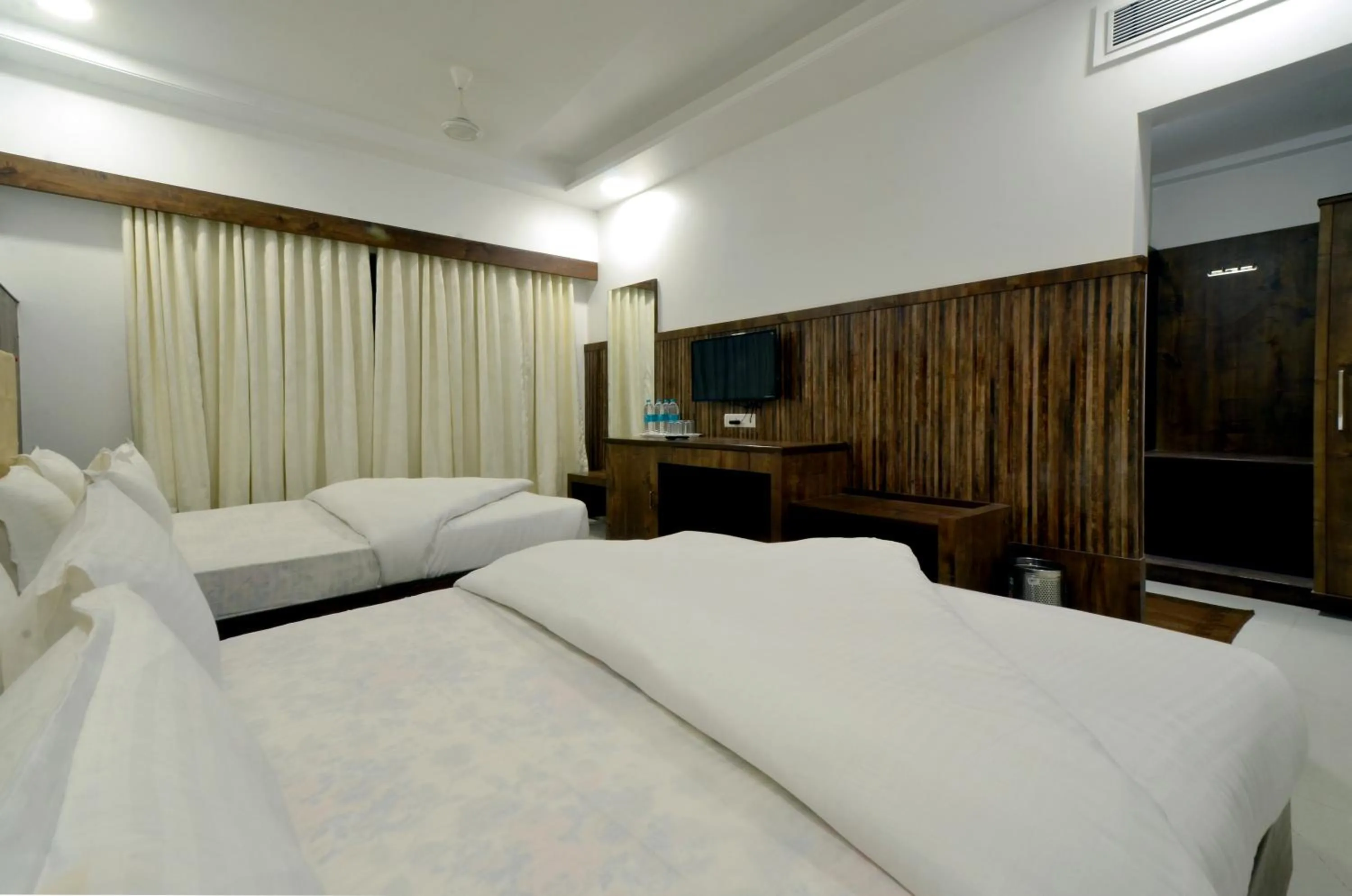 Photo of the whole room, Bed in Hotel Dwarka Park